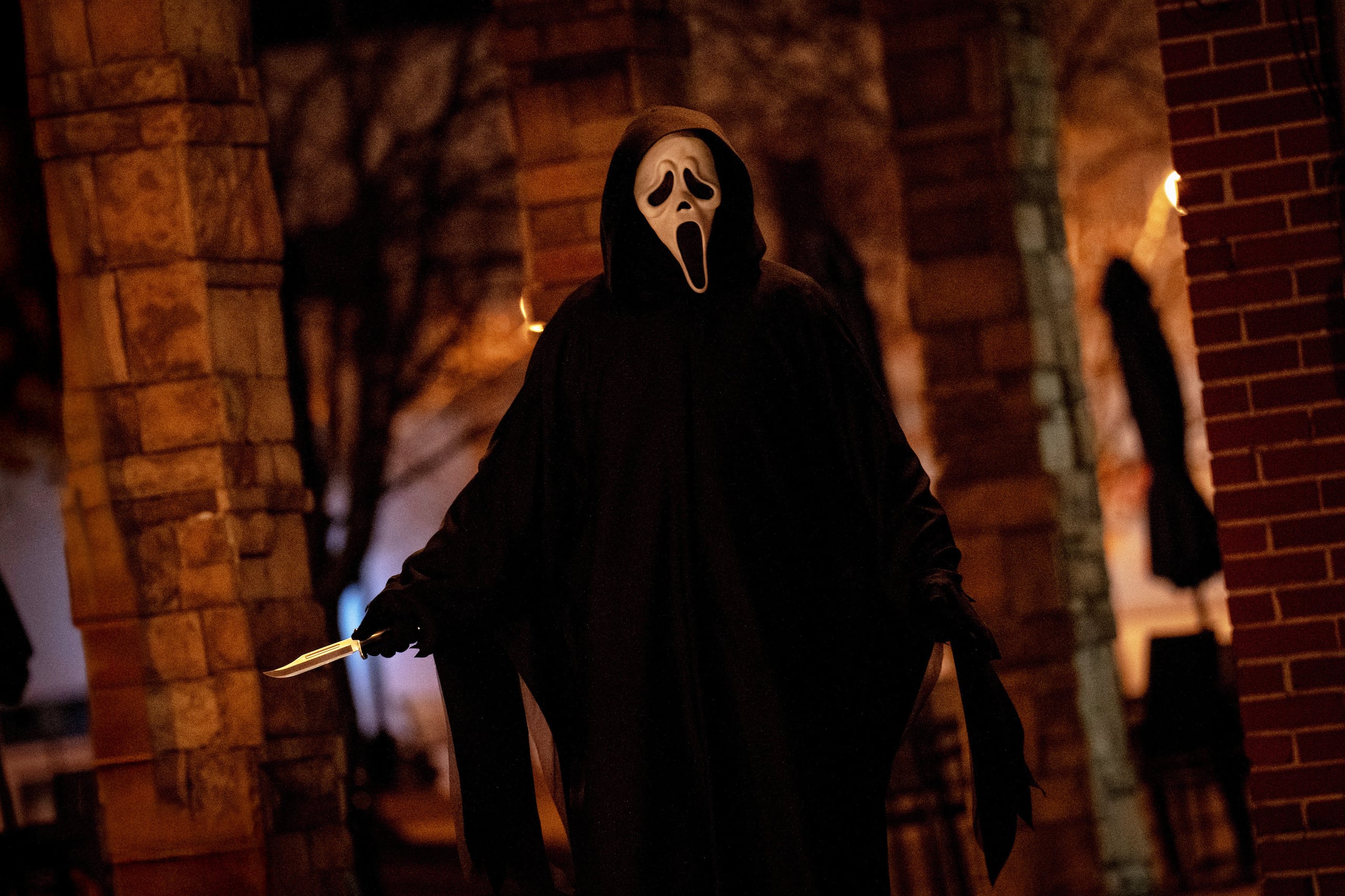 Esta imagen publicada por Paramount Pictures muestra al personaje Ghostface en una escena de "Scream 7". (Paramount Pictures vía AP)