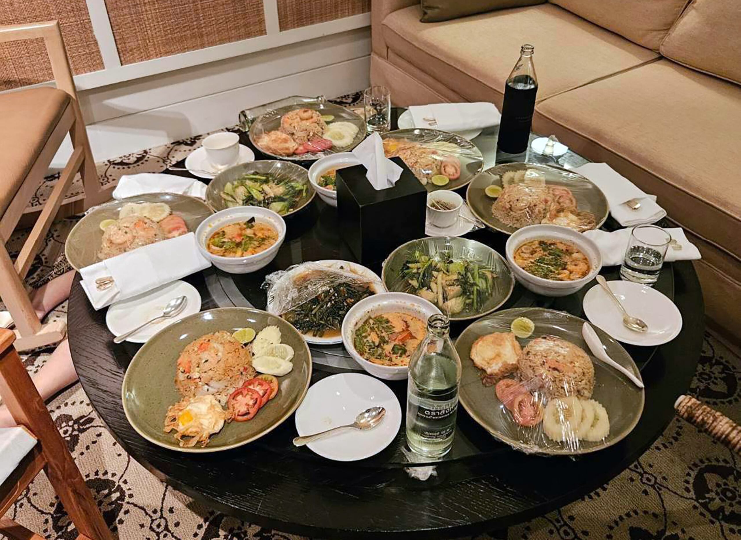 Fotografía tomada el 16 de julio (facilitada por la Policía tailandesa el 17 de julio) en la habitación del hotel Grand Hyatt Erawan de Bangkok donde el martes encontraron los cadáveres de seis personas.