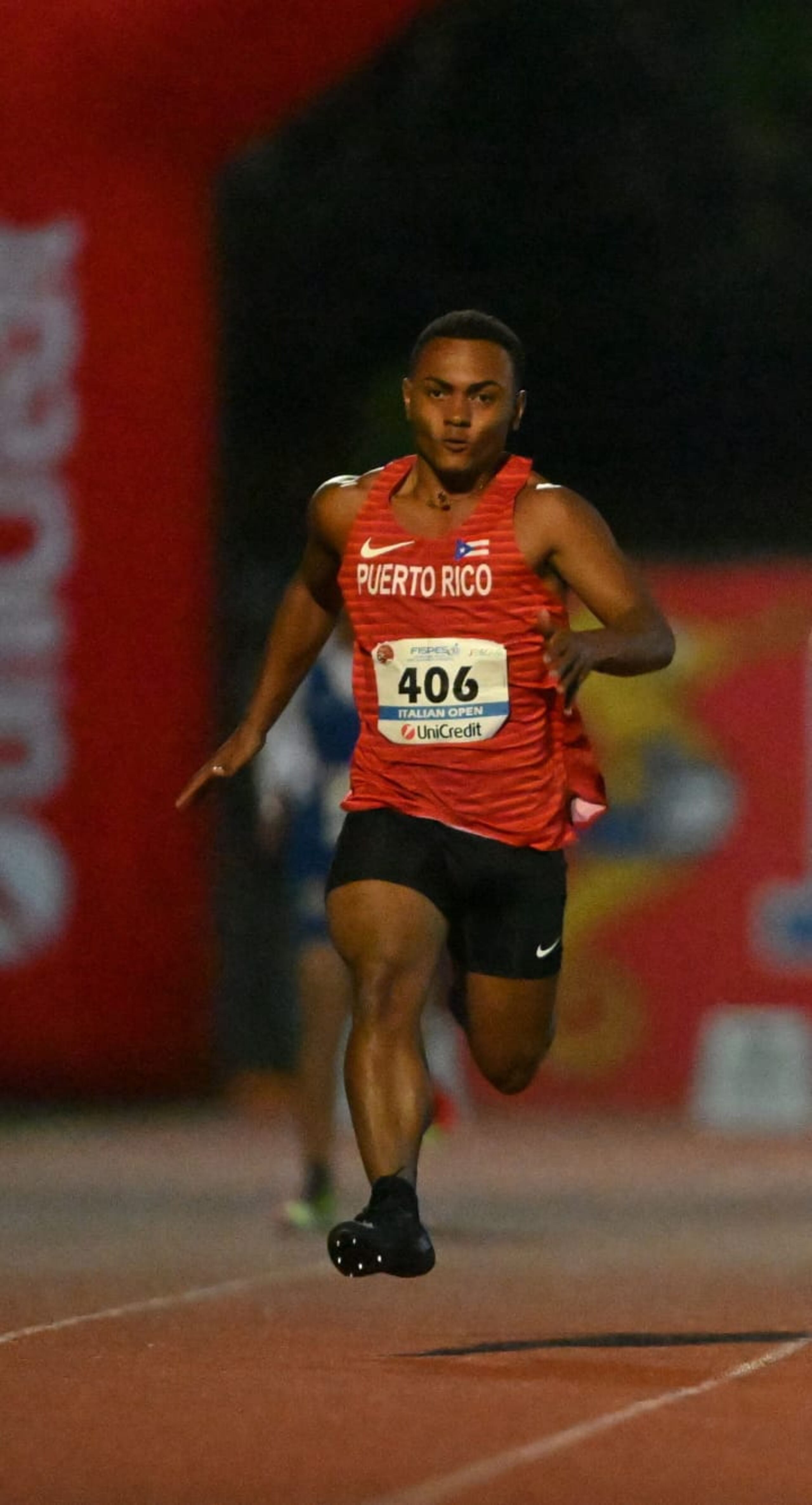 José Ramos corre los 100 metros en el Grand Prix de Jesolo, Italia.
