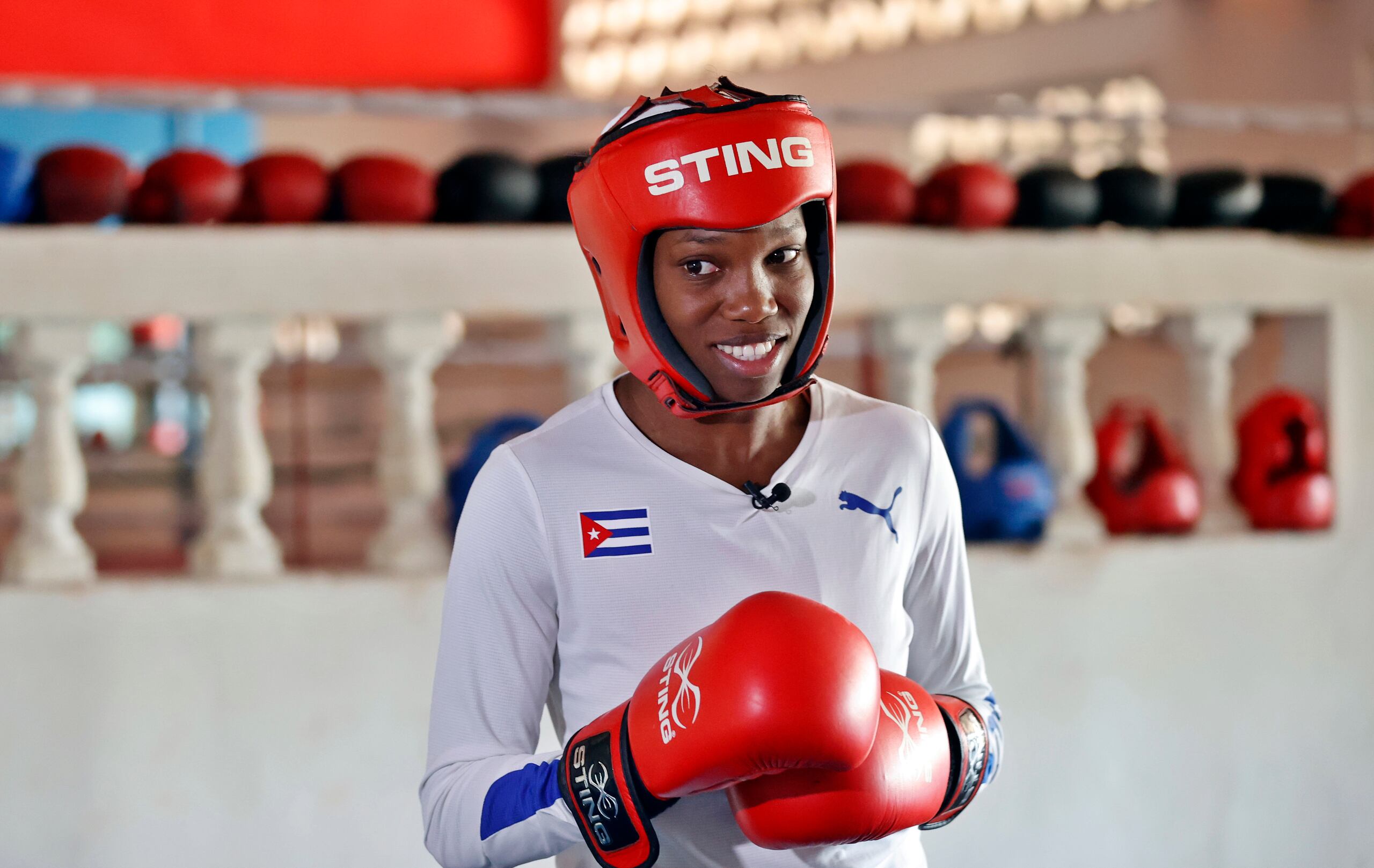 La boxeadora cubana Legnis Calá durante un entrenamiento en La Habana, en Cuba. (EFE/ Ernesto Mastrascusa)