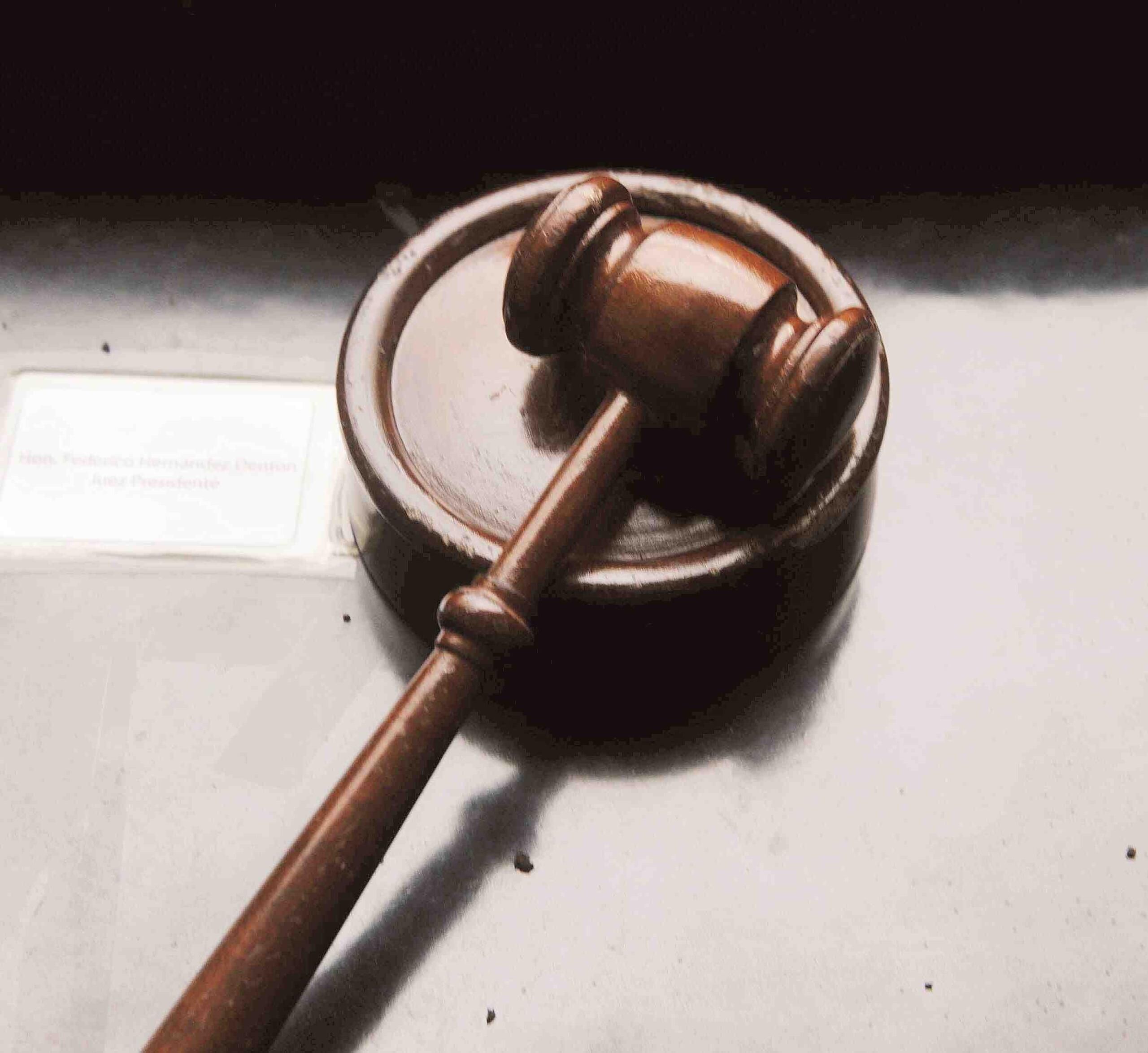 La jueza Katherine Brunel Curet, del Tribunal de Primera Instancia de Bayamón, determinó no causa para arresto, por lo que la fiscalía anunció que presentará los cargos en una vista en alzada al amparo de la Regla 6 de Procedimiento Criminal.