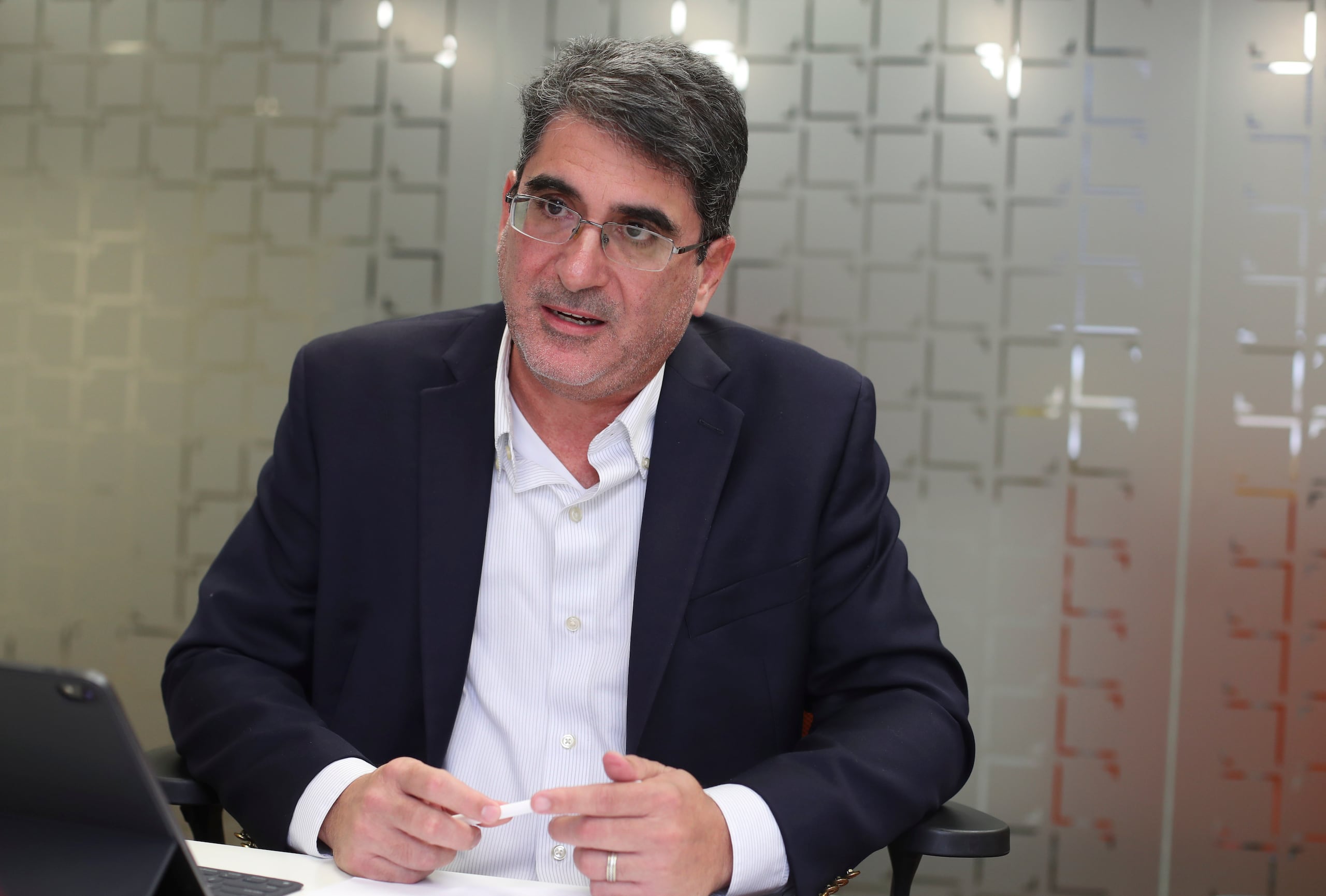 Tomás Torres Placa es el actual representante del consumidor ante la Junta de la AEE.