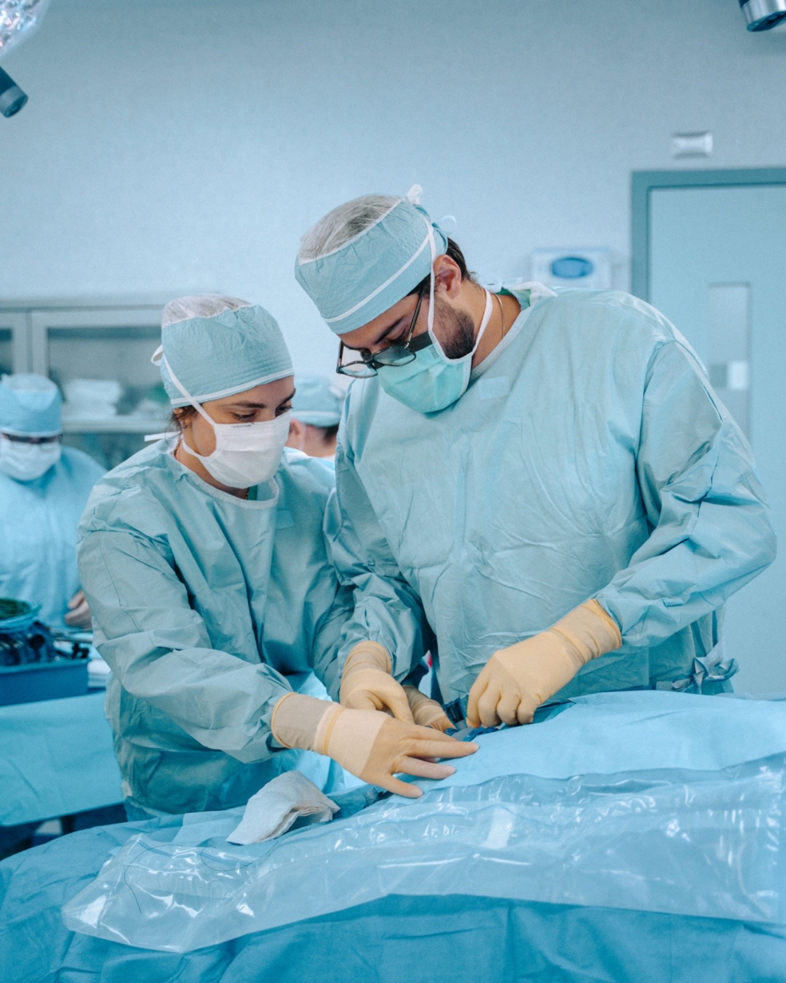 El hospital también ha fortalecido su servicio de gastroenterología, integrando tecnología de última generación para estudios como endoscopías, colonoscopias y detección temprana de cánceres gastrointestinales.