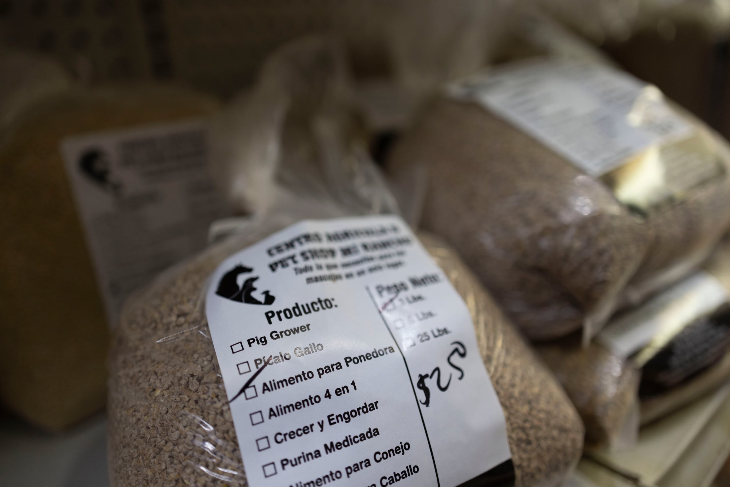 La alimentación varía según la edad del ave.