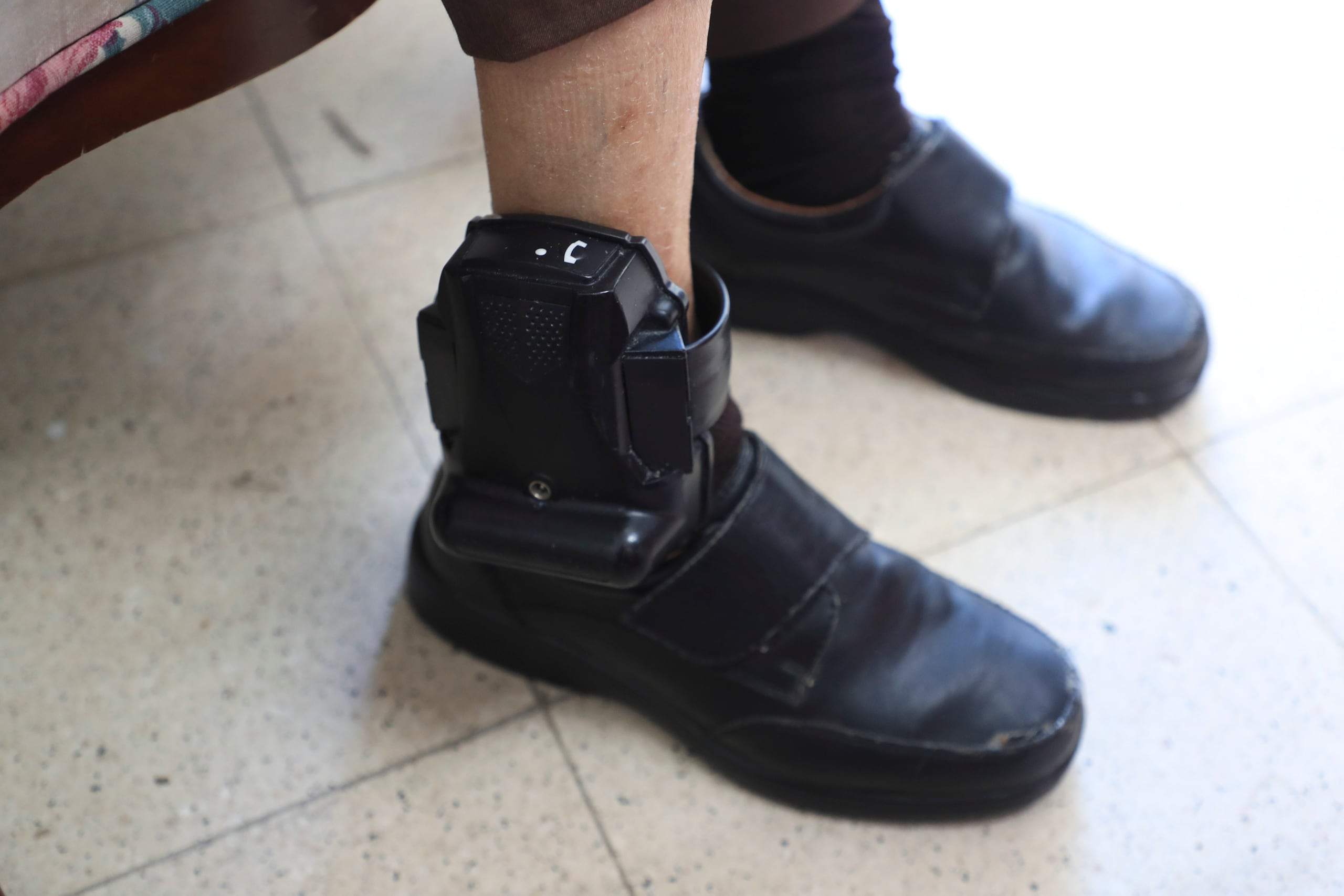 El hombre quedó en libertad con supervisión electrónica.