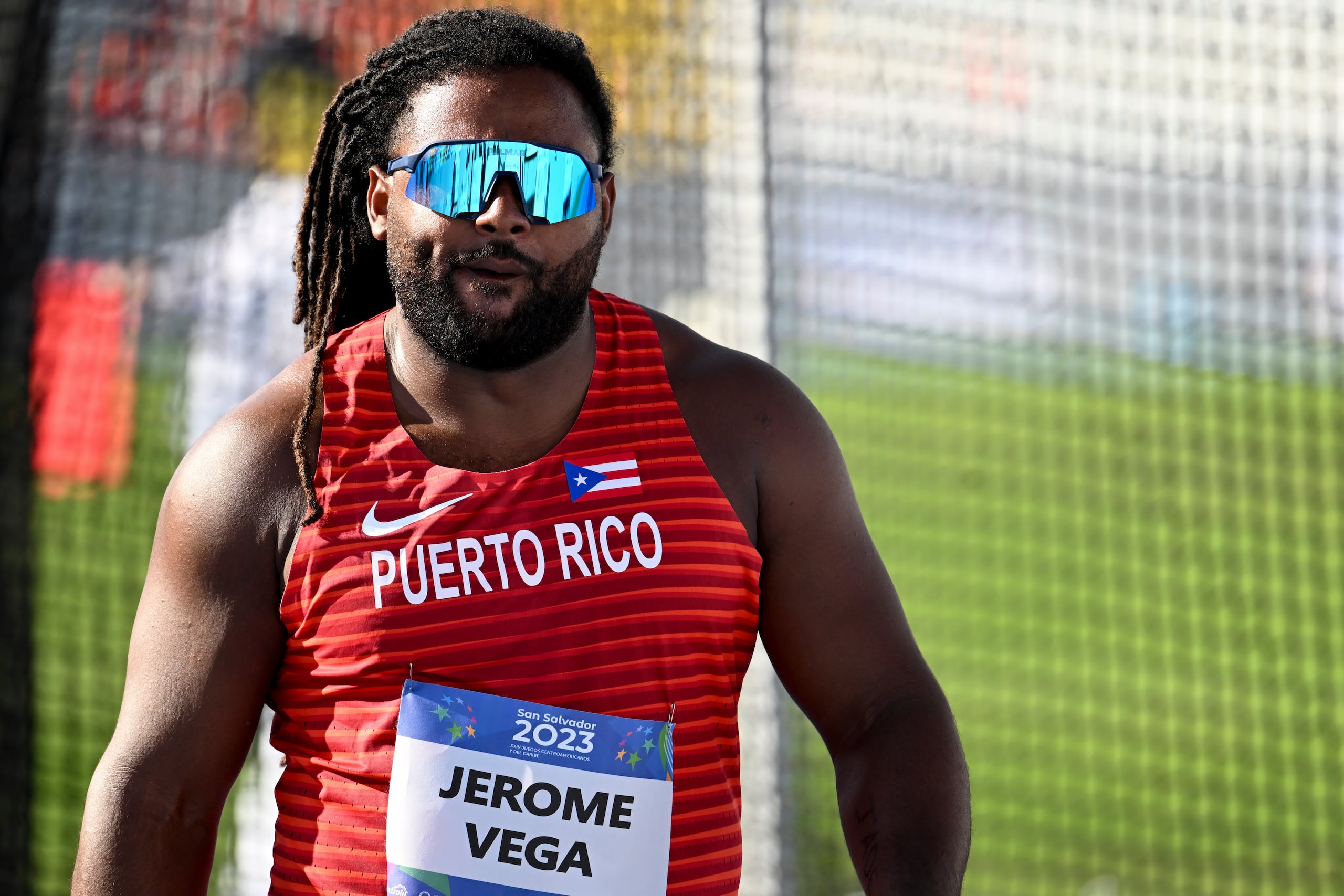 Jerome Vega compitió en el lanzamiento del martillo.