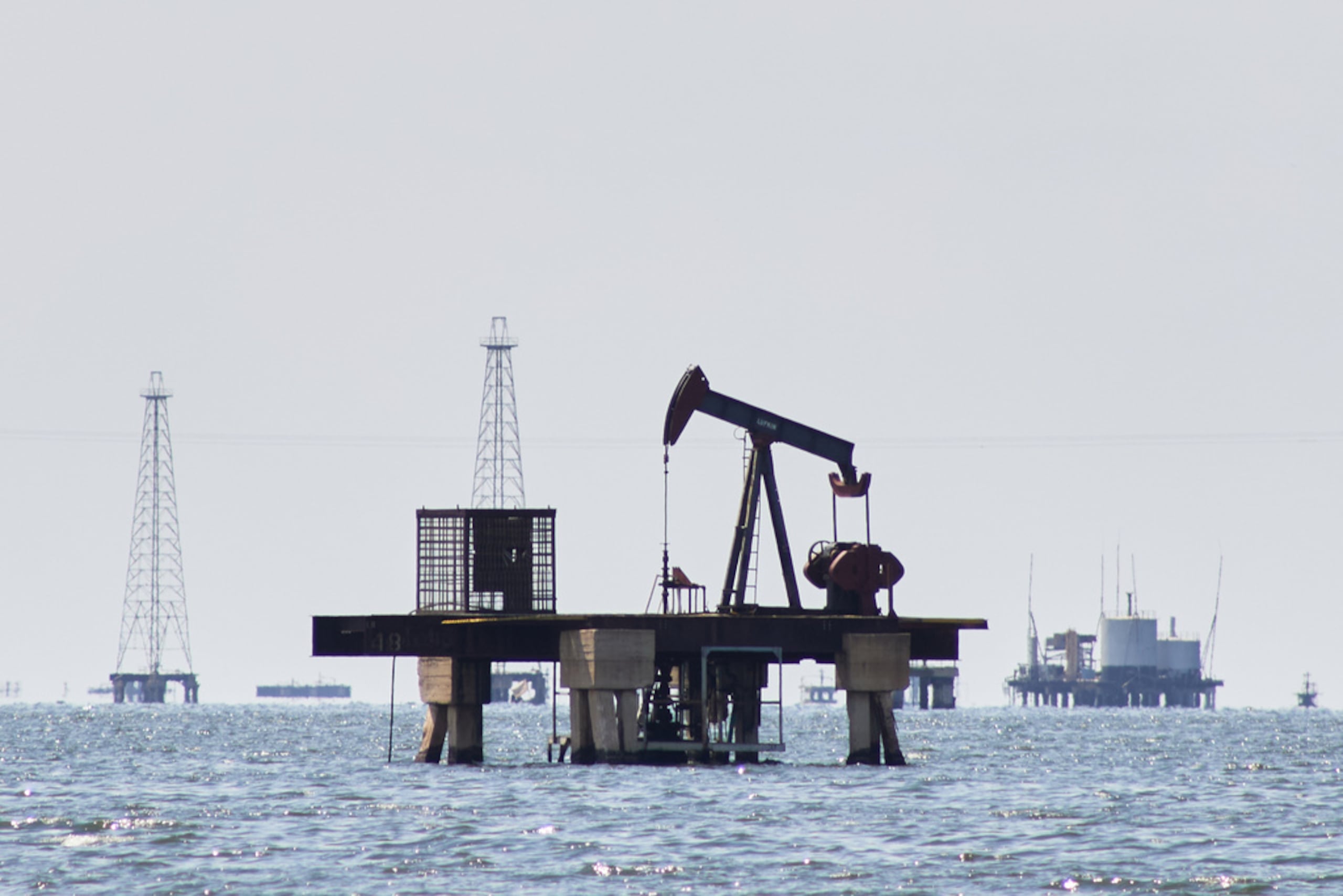 Una bomba extractora de petróleo permanece sin uso en Cabimas, Venezuela, el miércoles 7 de enero de 2026.