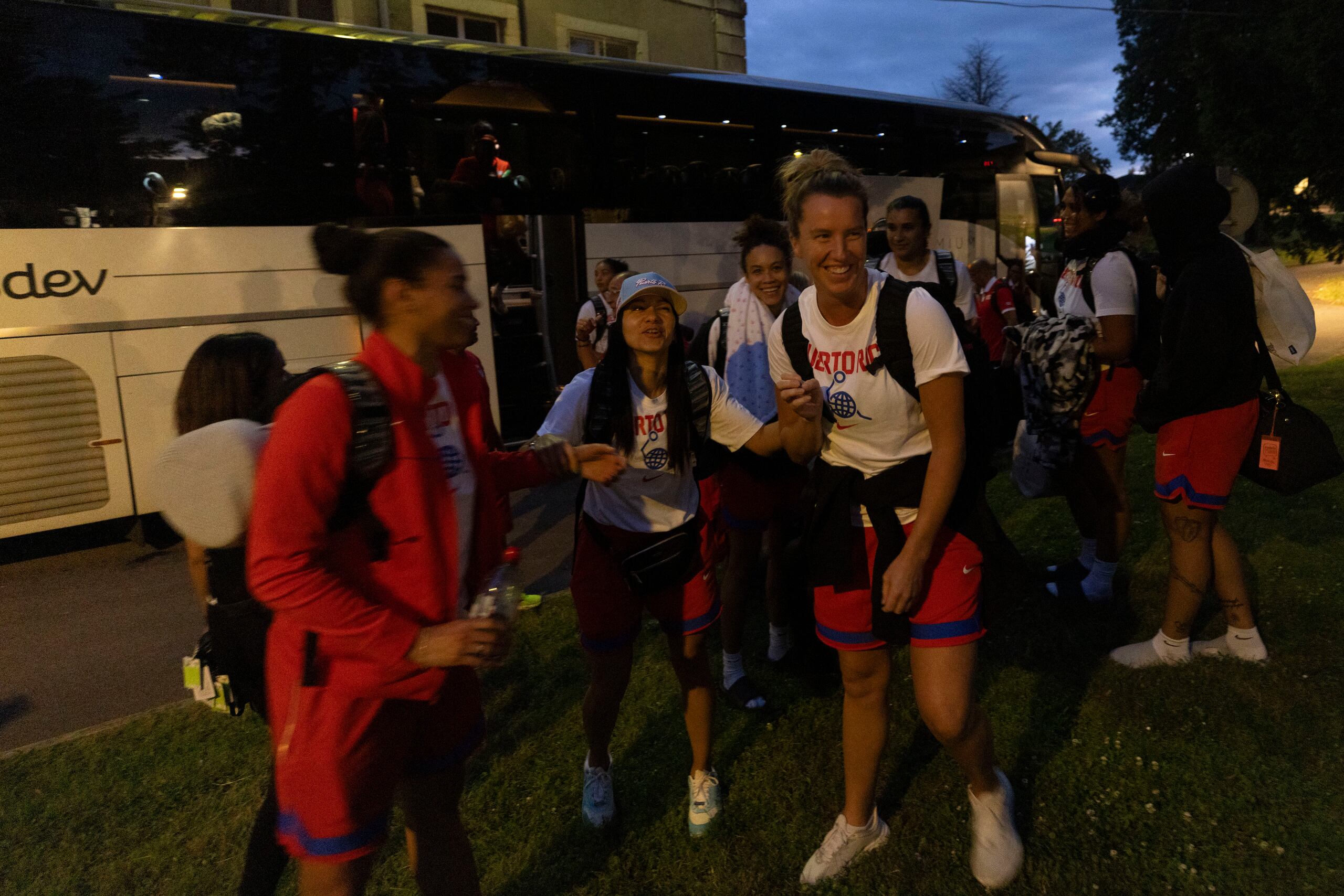 La Selección Nacional femenina de baloncesto de Puerto Rico arribó en la noche de hoy en Dijon, Francia, al campamento de acoplamiento que tiene el Copur en esa ciudad.