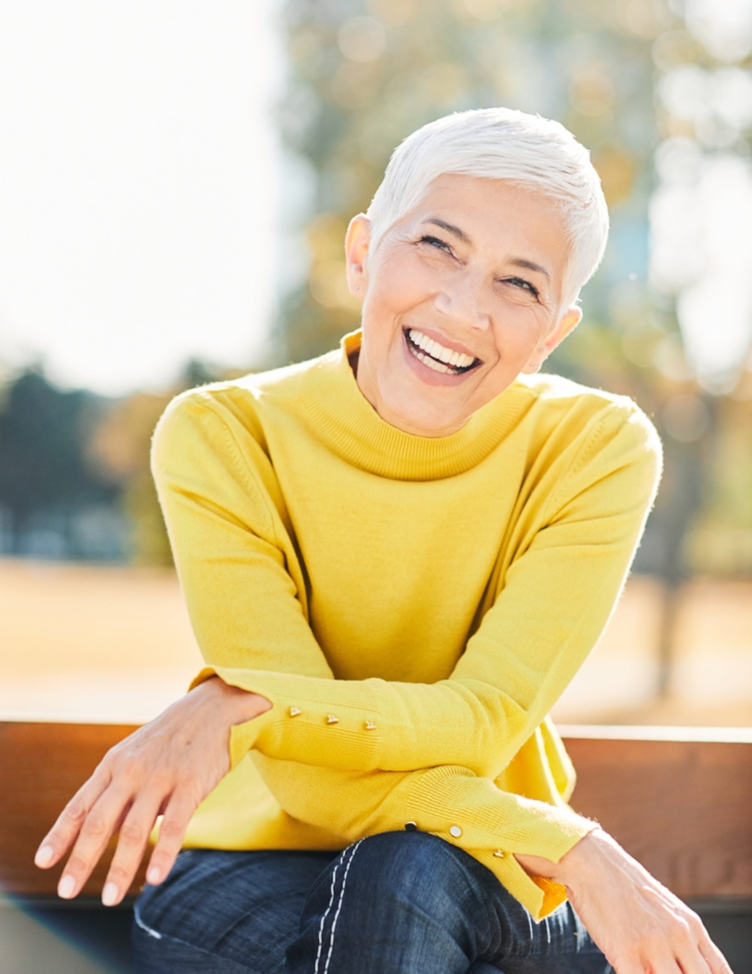 La amiloidosis cardiaca suele presentarse en adultos mayores, particularmente después de los 60 años.