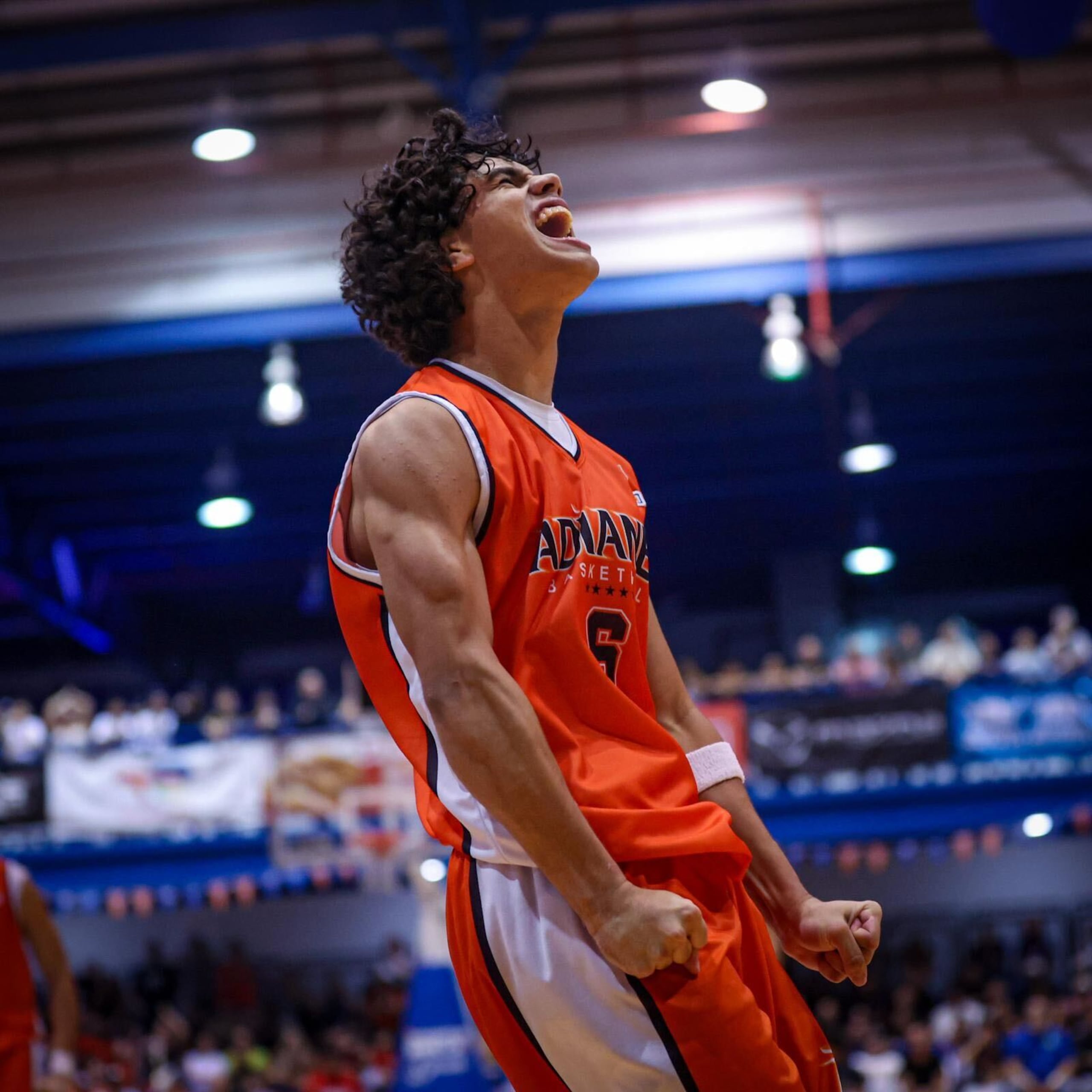 Joseph Cruz, del Colegio Adianez, celebra el triunfo de su institución sobre Caguas Private School en la gran final del Top Ranked Buzzer Beater.