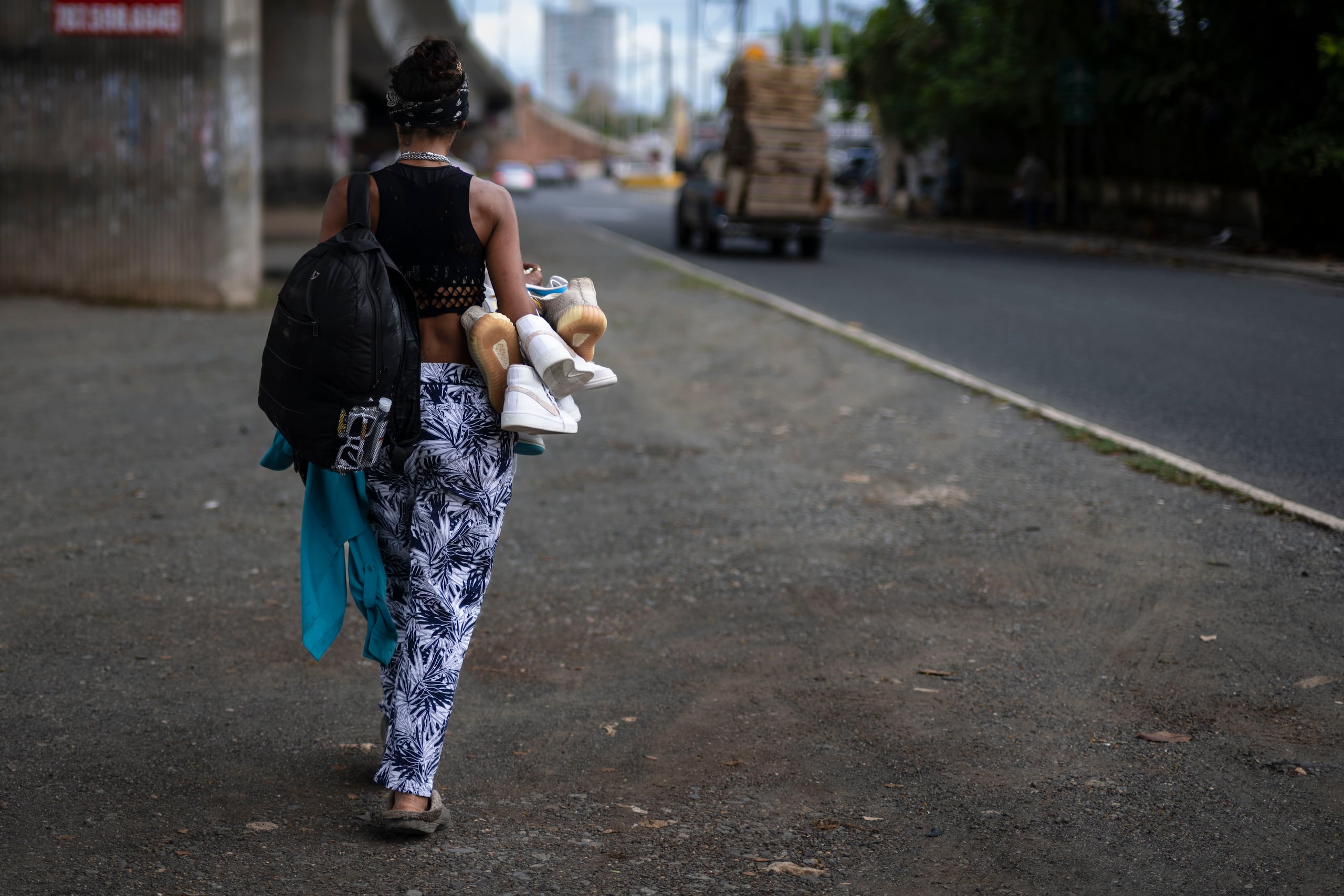 1 de mayo de 2025. San Juan, PR. END/PR HOY. Recorrido por los predios del puente del Expreso de Trujillo Alto, específicamente en la intersección con la avenida 65 de Infantería, donde personas sin hogar han establecido una comunidad de casetas de campaña. FOTO POR: Carlos Giusti/GFR Media
Personas sin Hogar, Deambulantes, Falta de Vivienda, Sinhogarismo, Vivienda Asequible, Crisis Económica, Sor Ileana Silva, Familia de San Vicente de Paúl, Voluntarios, Ayuda Humanitaria