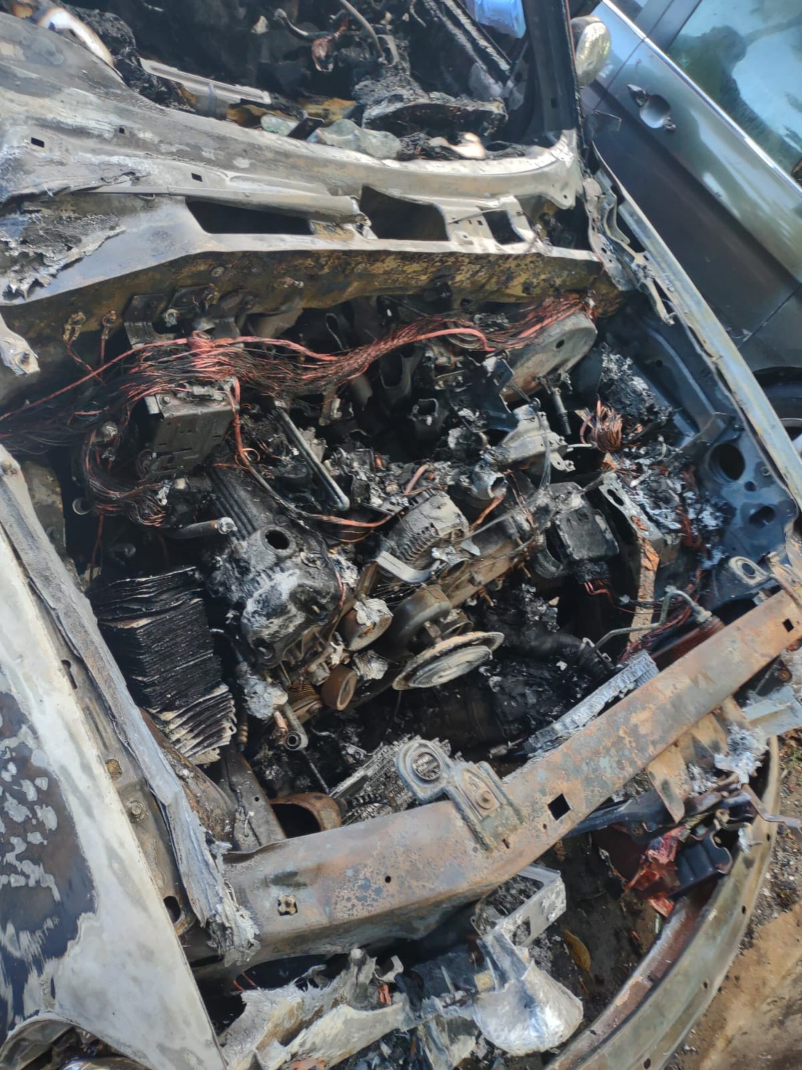 Camioneta Ford F-150 incendiada en el Paseo Covadonga, en San Juan.
