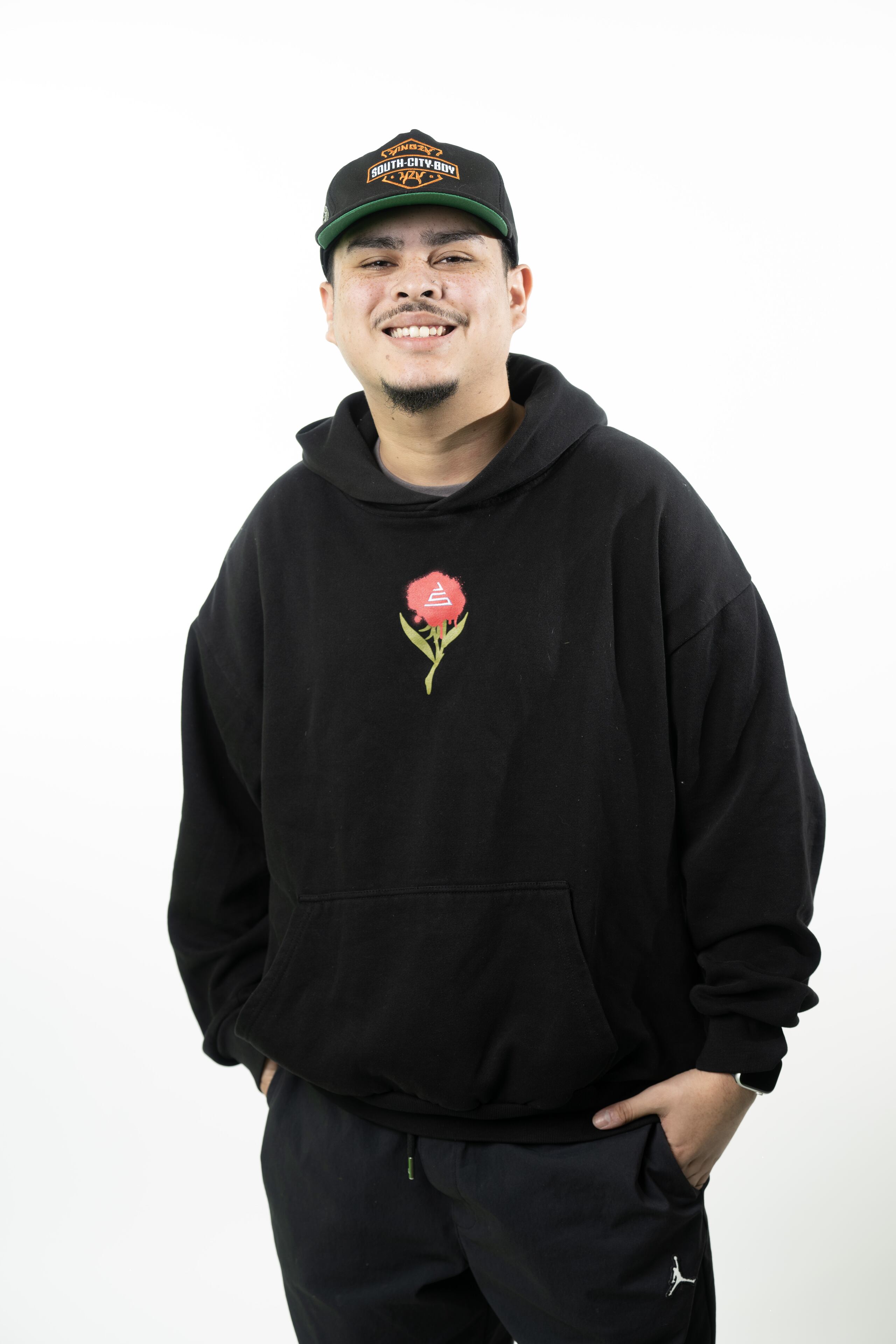 Jeremy L. Morales Alvarado - @Gallimbello: “Estudiar no es opcional,
si quieres estar siempre adelante. Haciendo mi vlog de Youtube @Gallimbello, me he dado cuenta de que todo lo que quieras cumplir se puede lograr. Pero, las claves del éxito son la consistencia y la educación constante de tus sueños”.