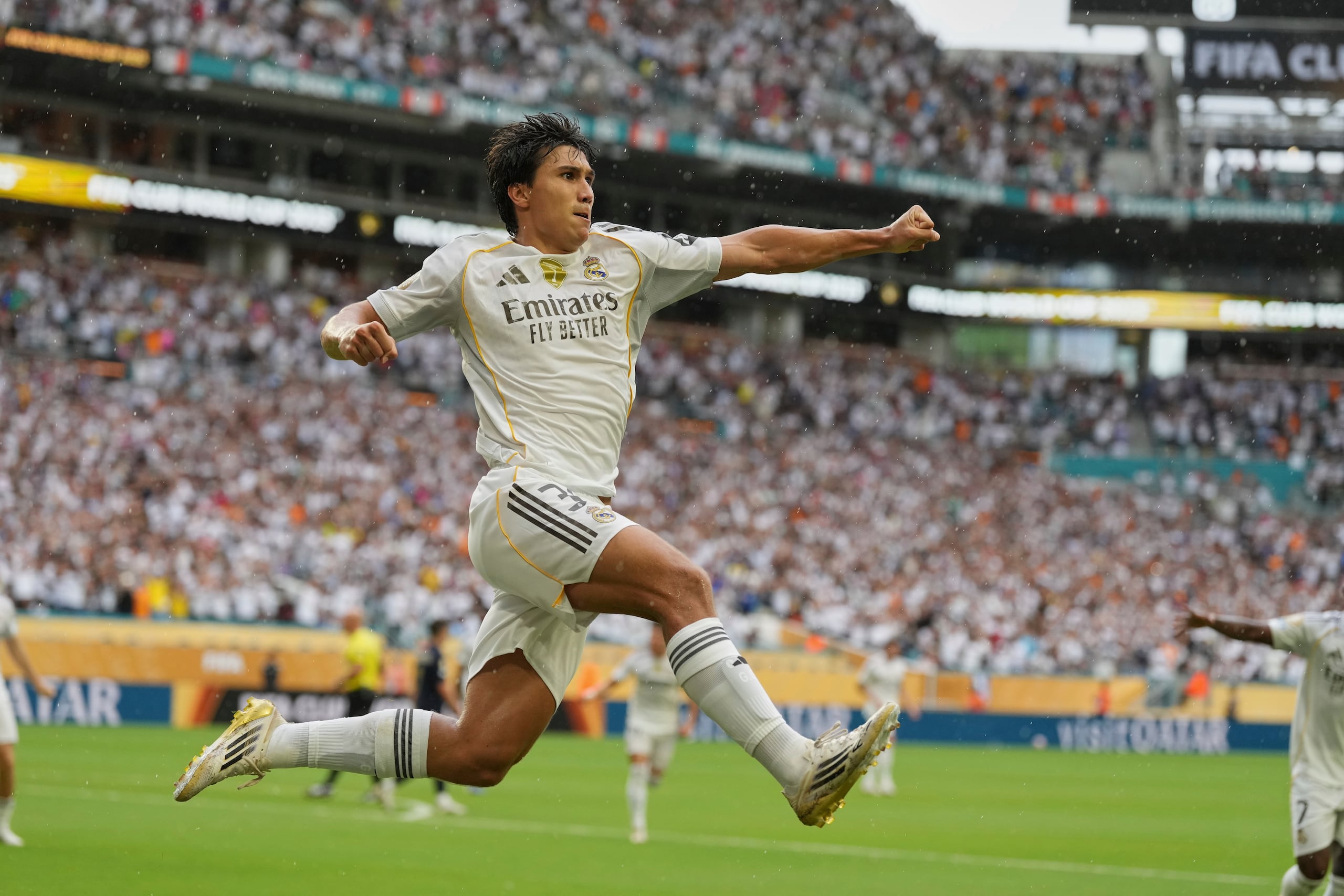 Gonzalo García celebra tras anotar para el Real Madrid ante la Juventus de Turín en los octavos de final del Mundial de Clubes.