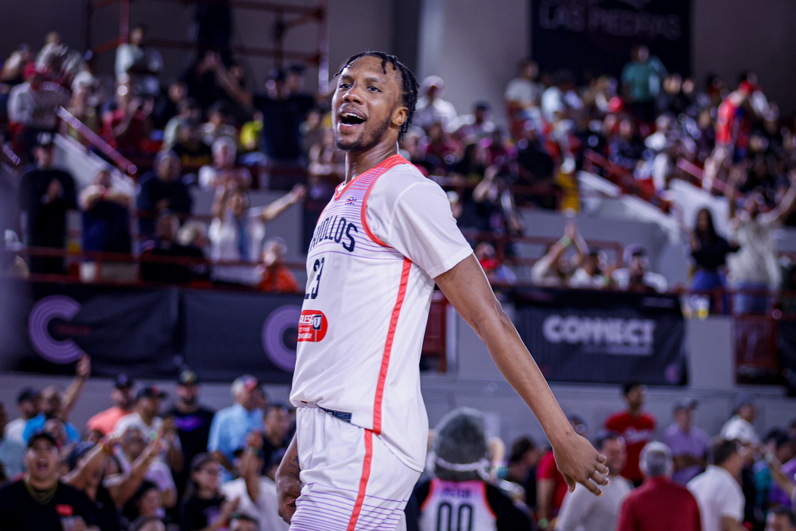 El refuerzo de los Criollos de Caguas, Louis King.