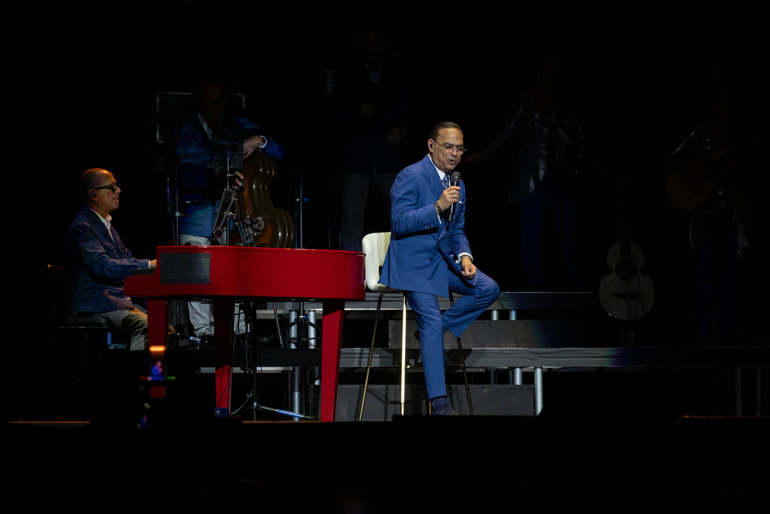 El concierto presentó un recorrido entre sus temas románticos y sus éxitos más bailables.