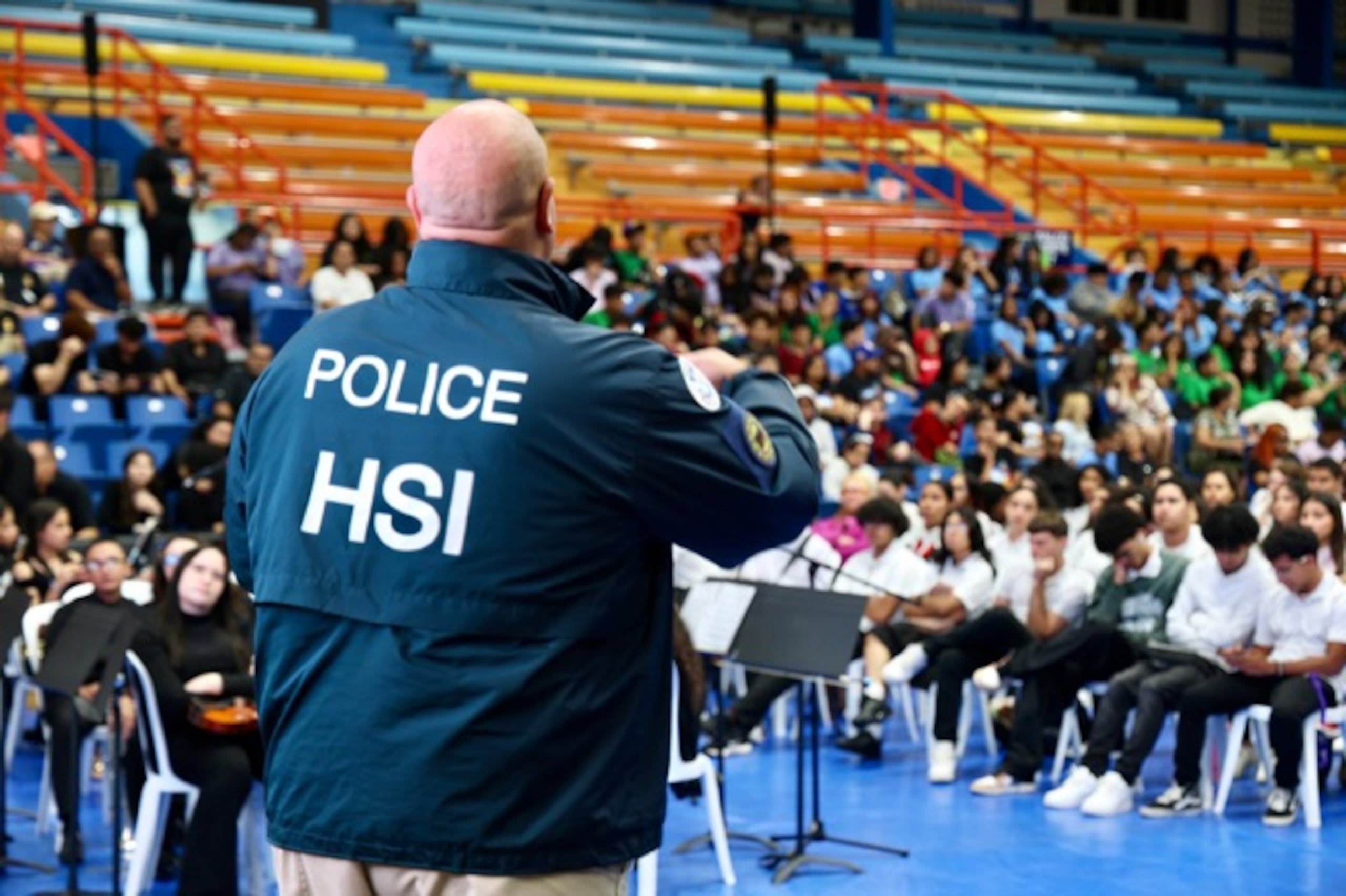 El Proyecto iGuardians es la herramienta de la campaña Know2Protect para enseñar al público sobre las amenazas  que enfrentan los niños y adolescentes por parte de los depredadores en línea.