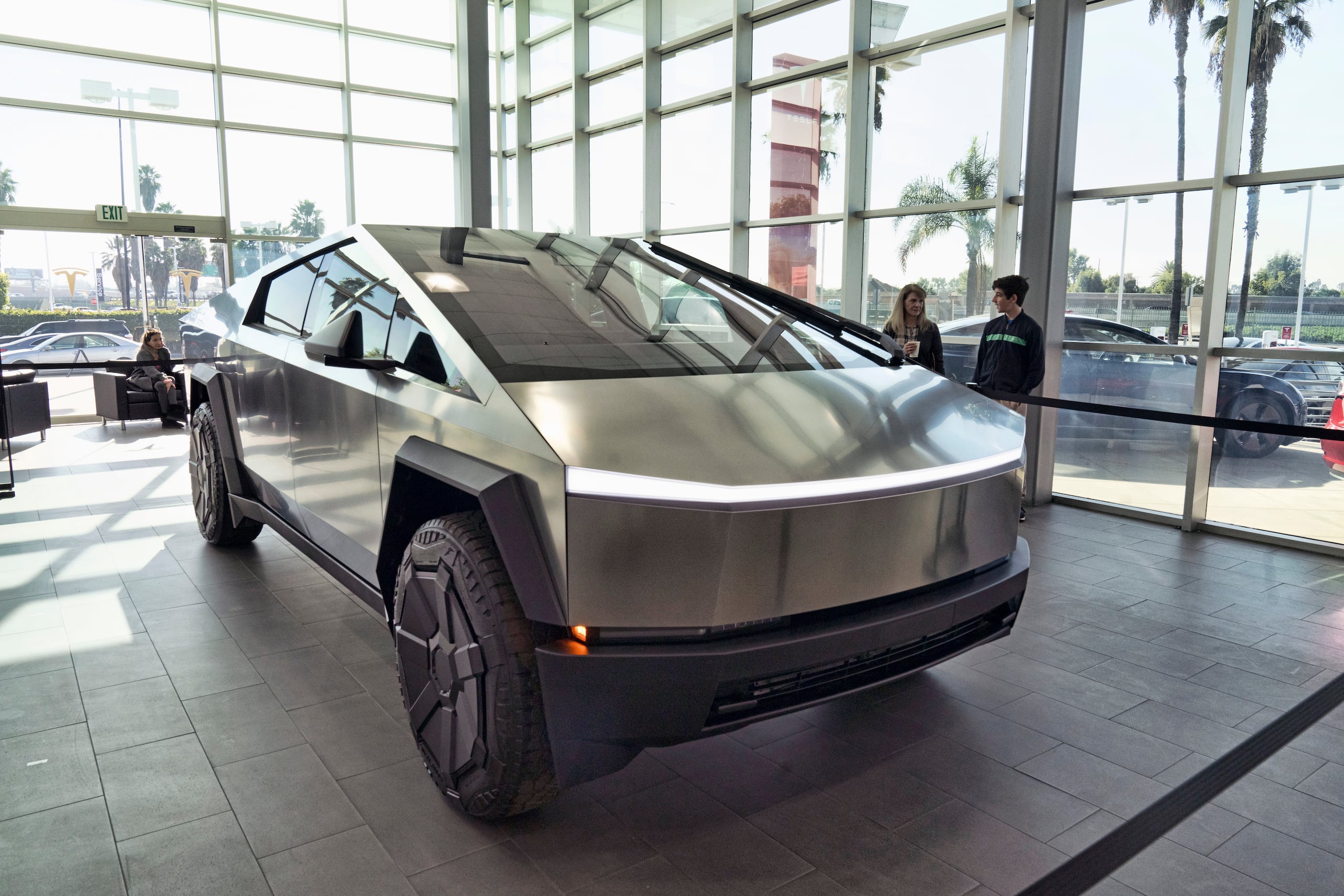 Tesla indicó que reemplazará o reparará el conjunto del pedal del acelerador de forma gratuita.
