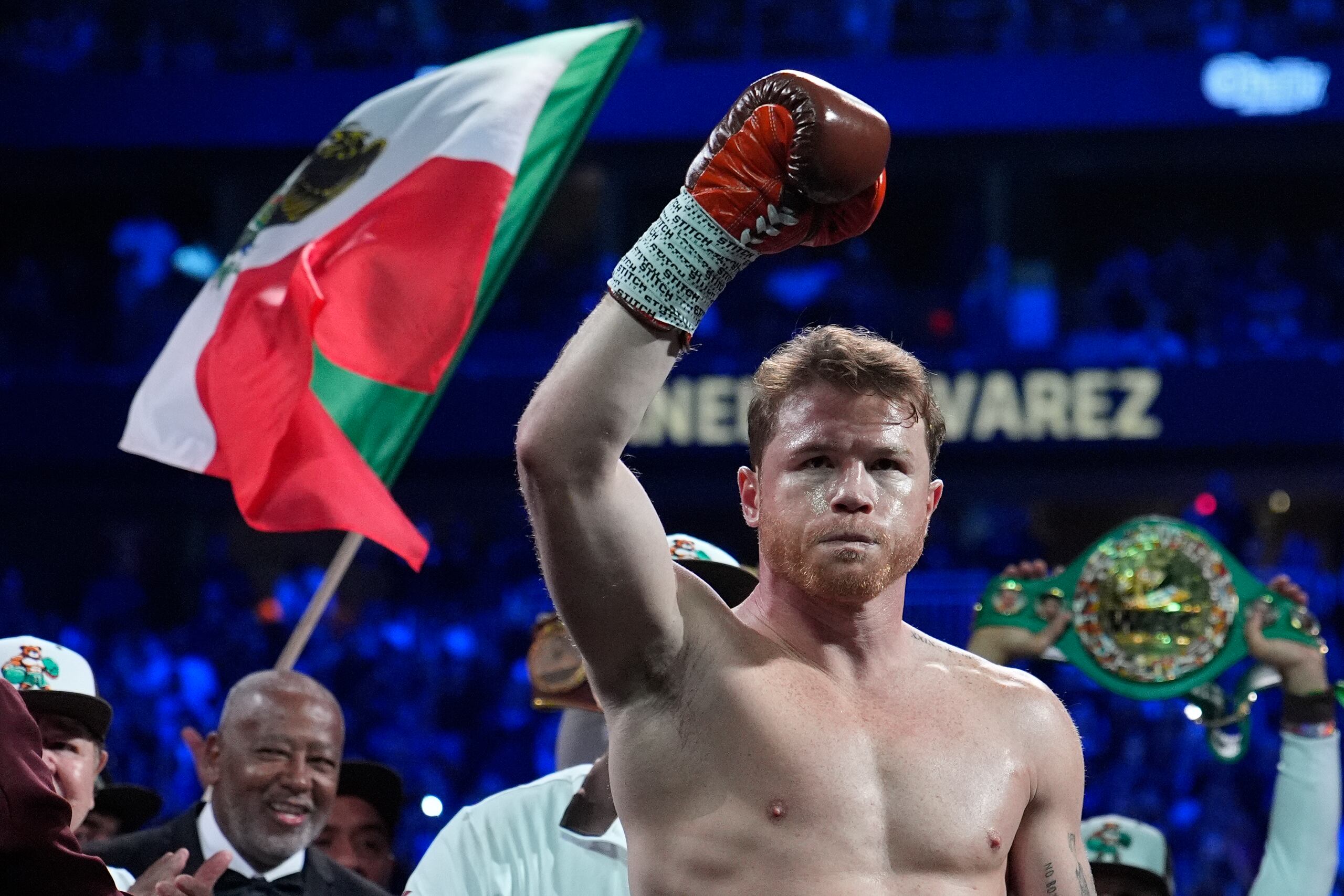 Canelo Alvarez celebra después de derrotar a Edgar Berlanga, el 14 de septiembre de 2024.