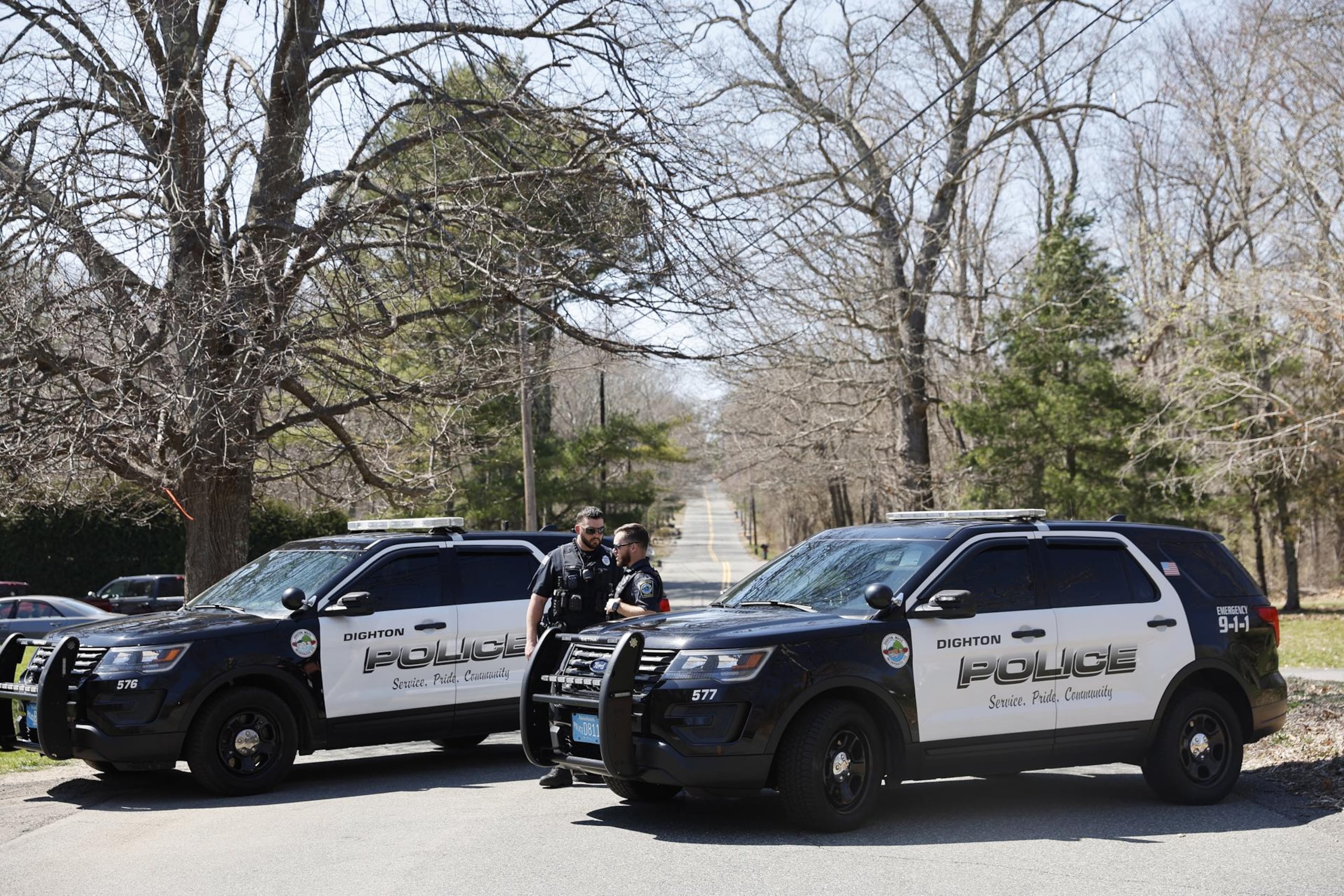Un portavoz del FBI declinó dar detalles más allá de confirmar que los agentes “llevaron a cabo una actividad policial autorizada por los tribunales en Manhasset”.