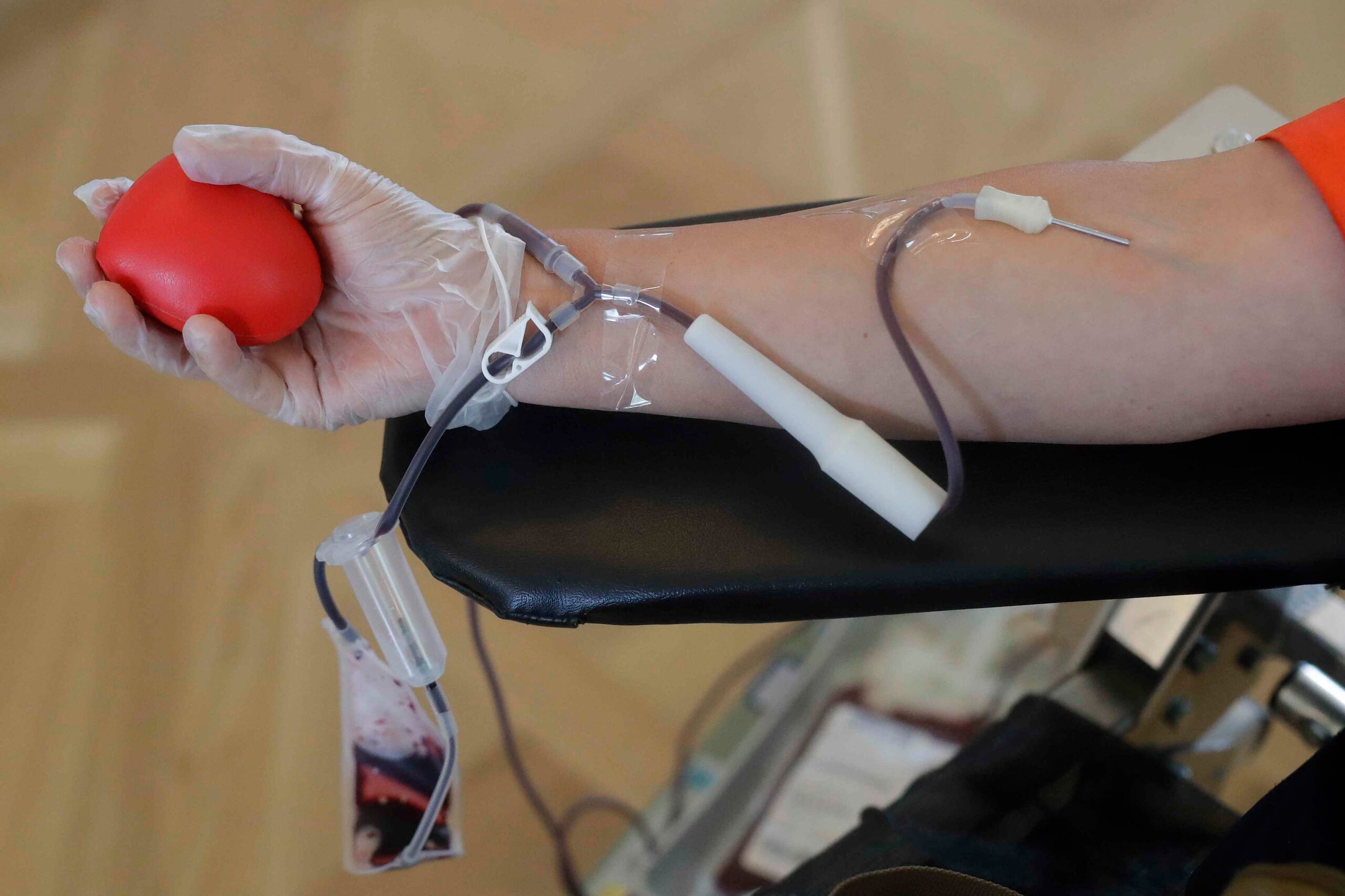 Las donaciones de sangre han disminuido en Estados Unidos por el coronavirus. (AP)