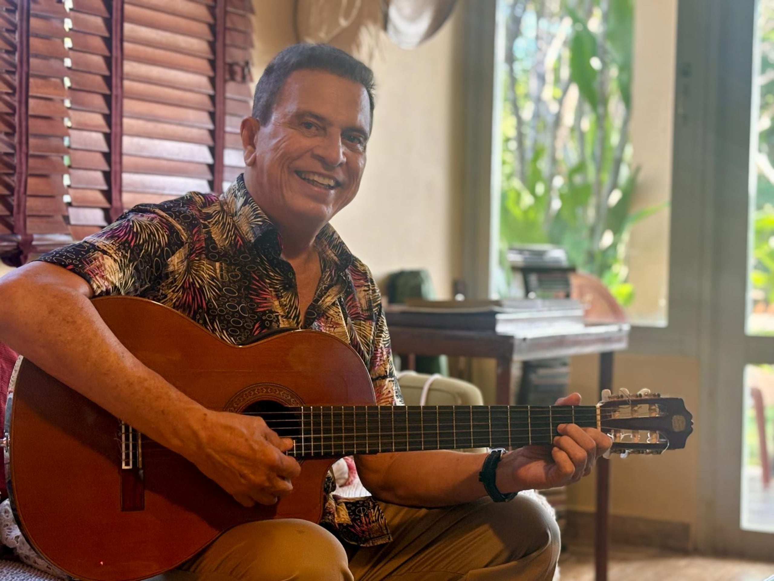 El cantautor celebra seis décadas cantándole a la tradición navideña del País.