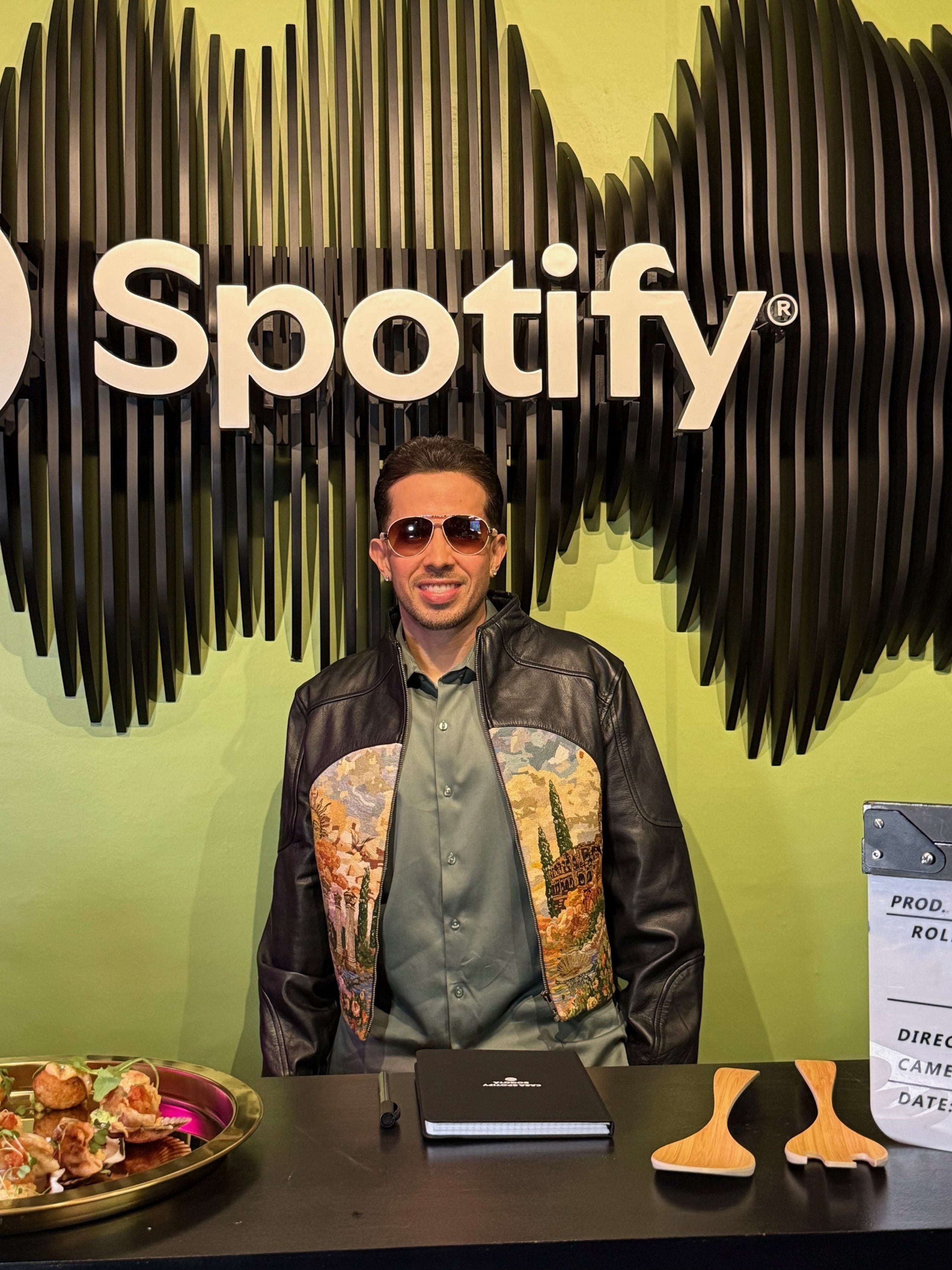 El cantante compartió detalles sobre el proceso creativo del proyecto.