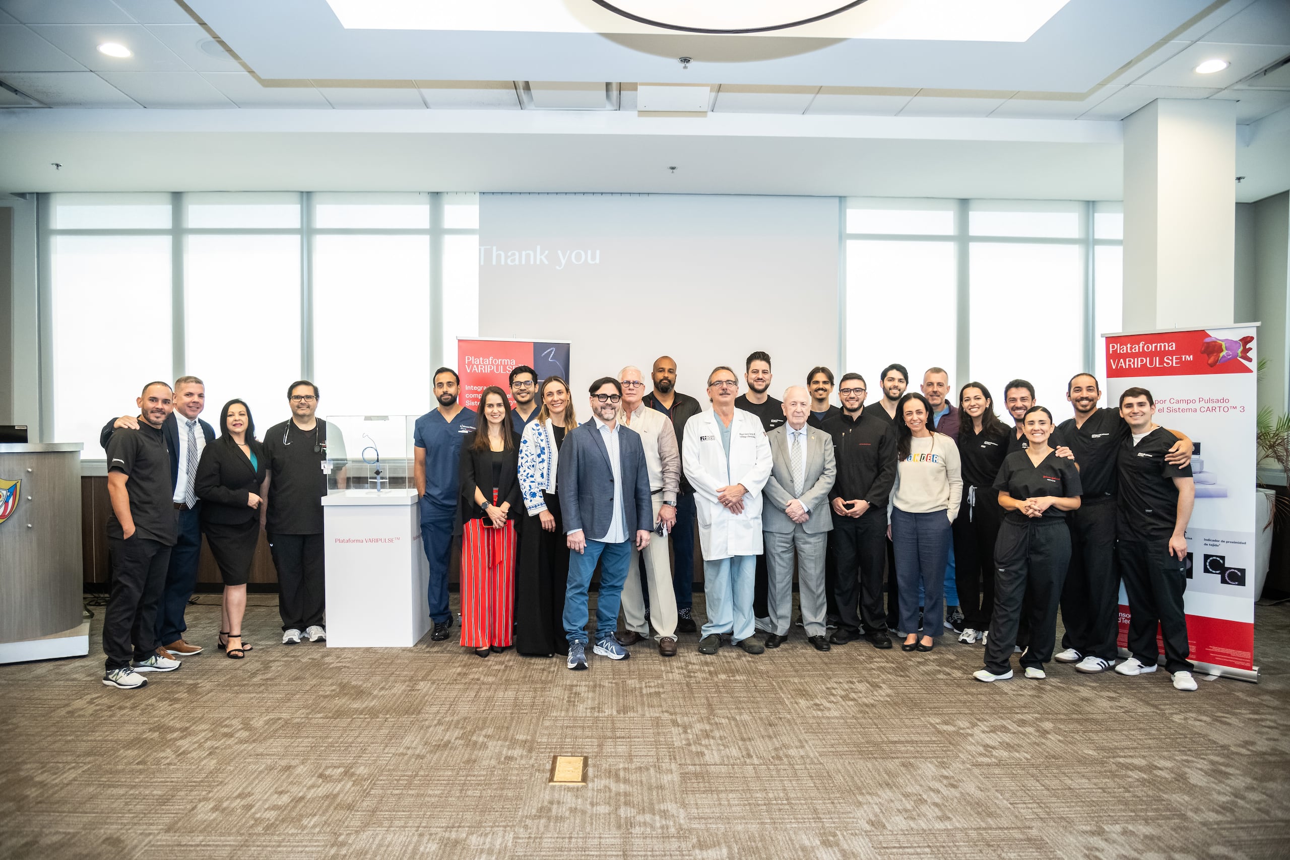 El equipo de Johnson & Johnson MedTech Electrofisiología Puerto Rico y junto con parte del equipo del Hospital Auxilio Mutuo.