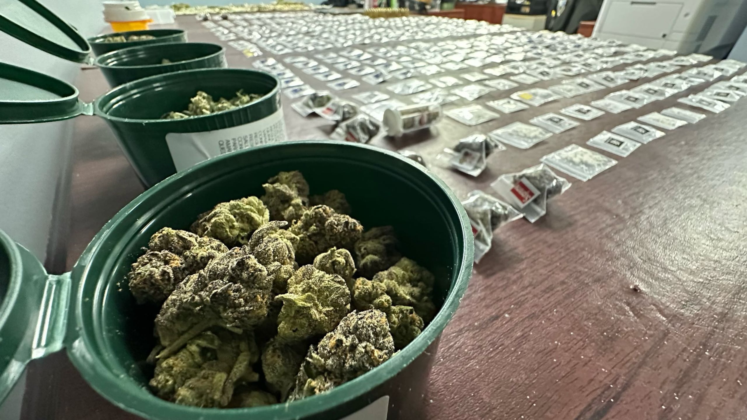 En la Barriada La Perla, en San Juan, se ocupó gran cantidad de cocaína, heroína, marihuana, crack, dinero, dos pistolas y balas.