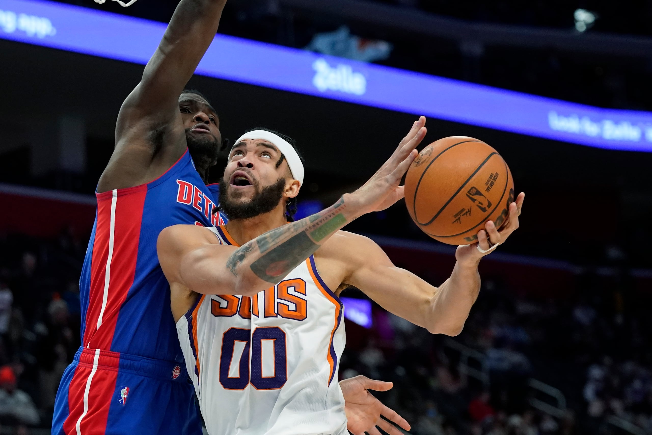 JaVale McGee cuenta con una destacada trayectoria en la NBA, donde ha jugado para equipos como los Sacramento Kings, Washington Wizards, Denver Nuggets, Golden State Warriors, Los Angeles Lakers y Phoenix Suns.