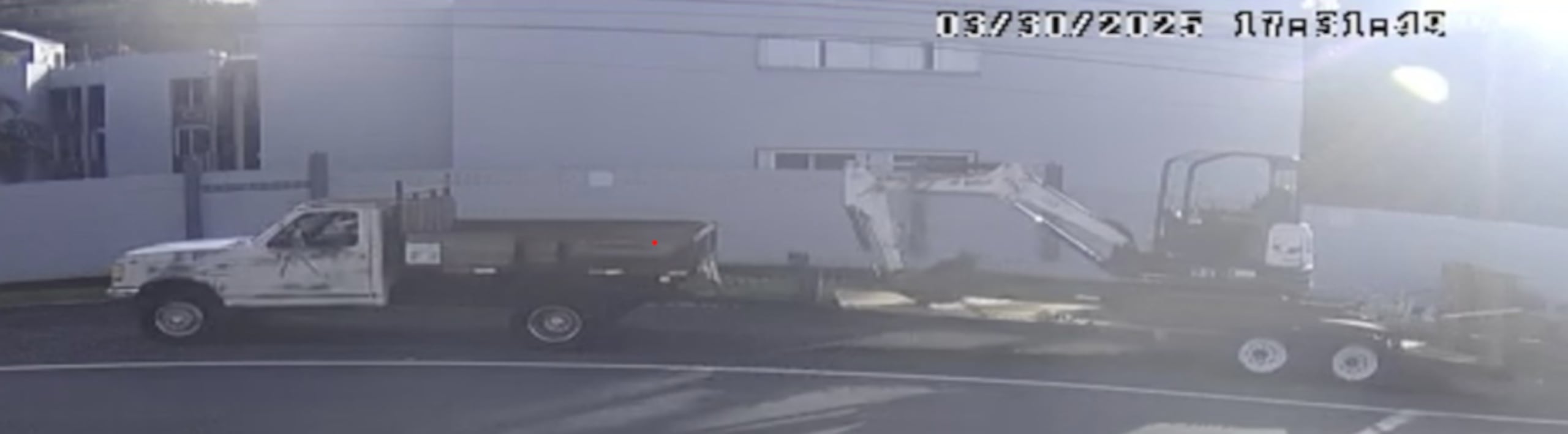 El Cuerpo de Investigaciones Criminales (CIC) de San Juan, intenta localizar un equipo pesado utilizado para labores de construcción, marca Bobcat y de la camioneta utilizada para remolcarlo, en Cupey.