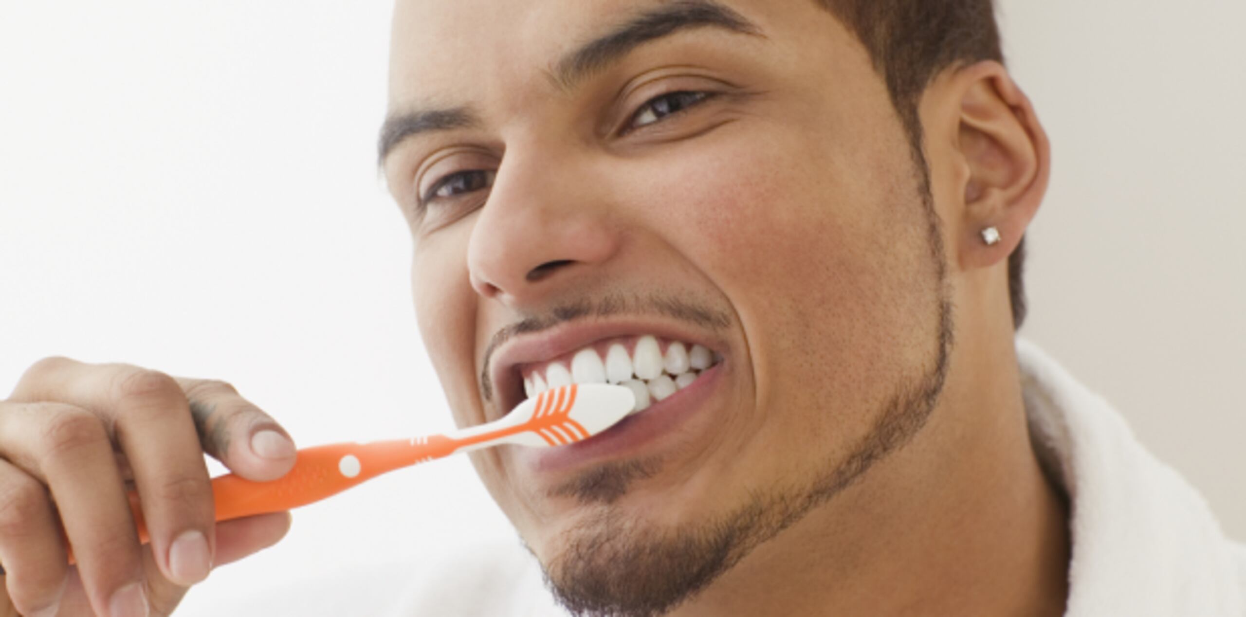 Parece fácil, pero no todos se cepillan los dientes adecuadamente. (Shutterstock)