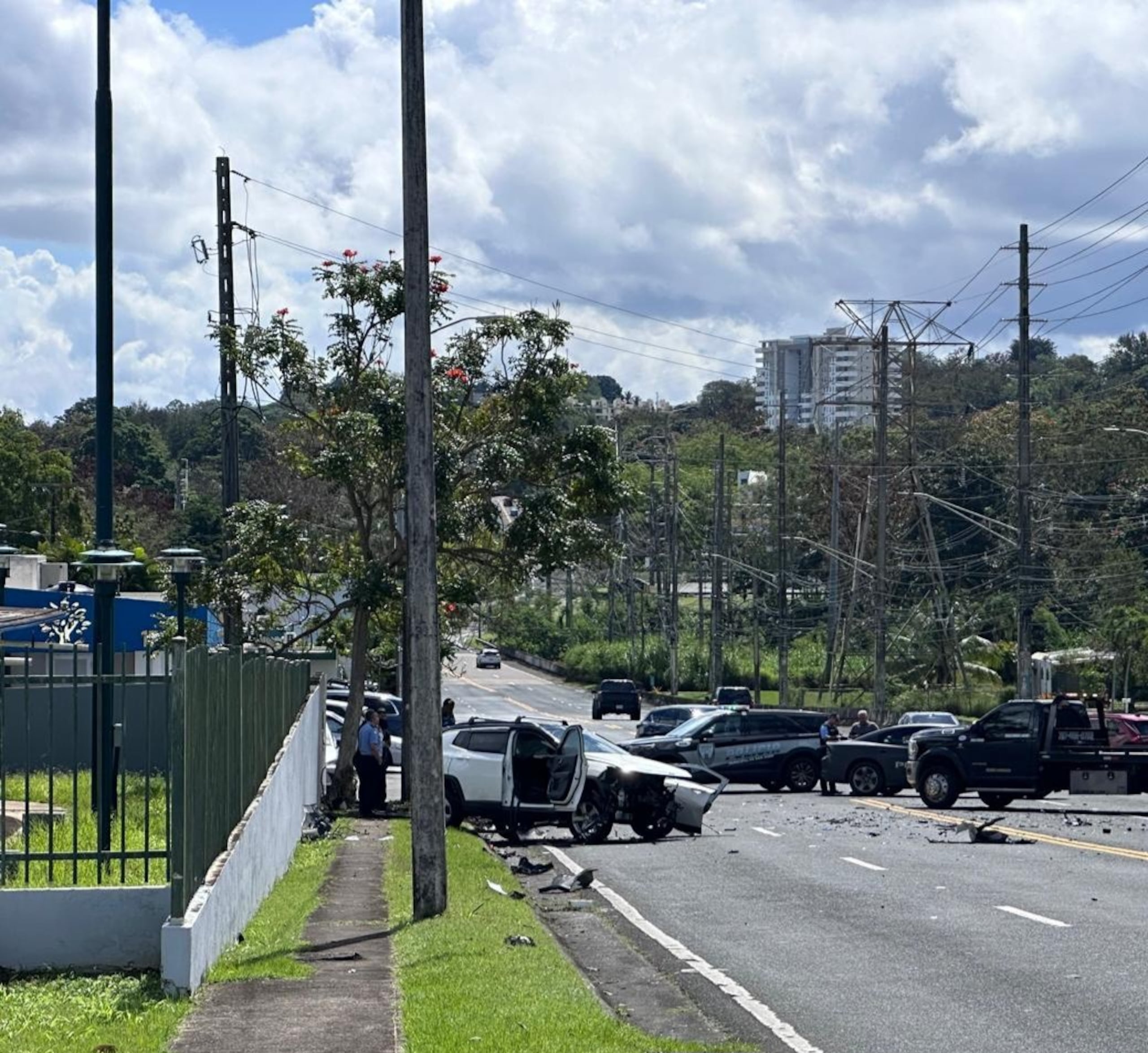 Dos personas resultaron heridas de gravedad en un accidente de tránsito en la intersección de la carretera PR-177 con la avenida Paraná, en Cupey.