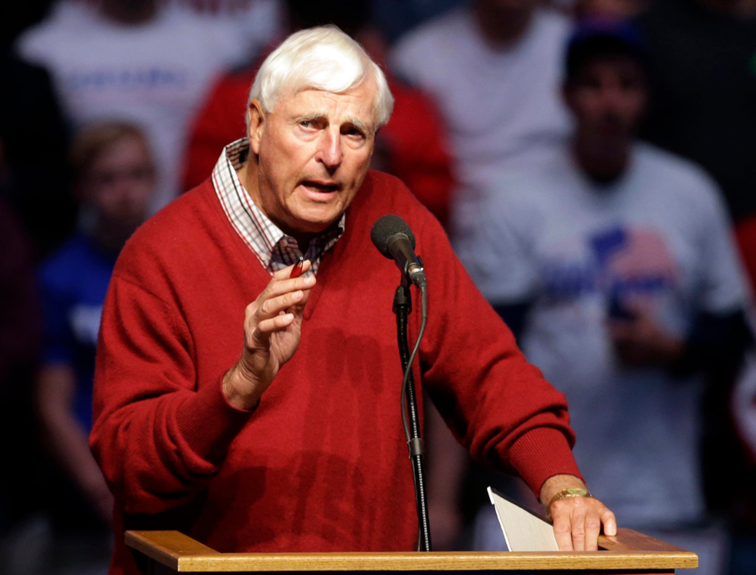 Bob Knight fue una figura que generó controversias dentro y fuera de la cancha.
