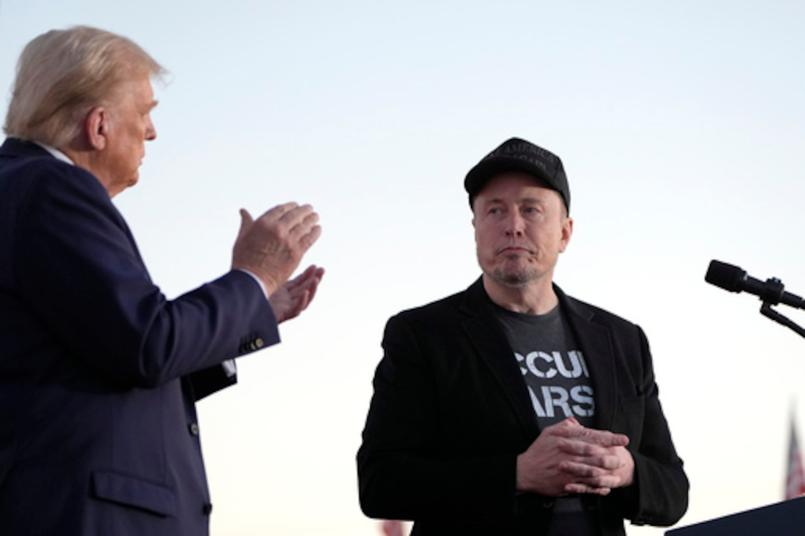 Aunque en público, Trump ha manifestado que no le importa lo que diga Elon Musk, se asegura que en privado intenta comprender el por qué del ataque del magnate en su contra.