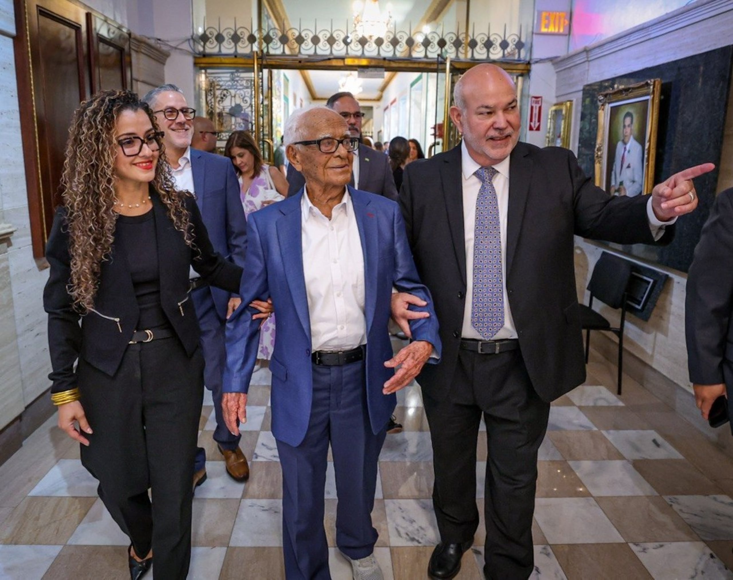 Juan Benabe Guzmán durante una visita a la Cámara de Representantes.