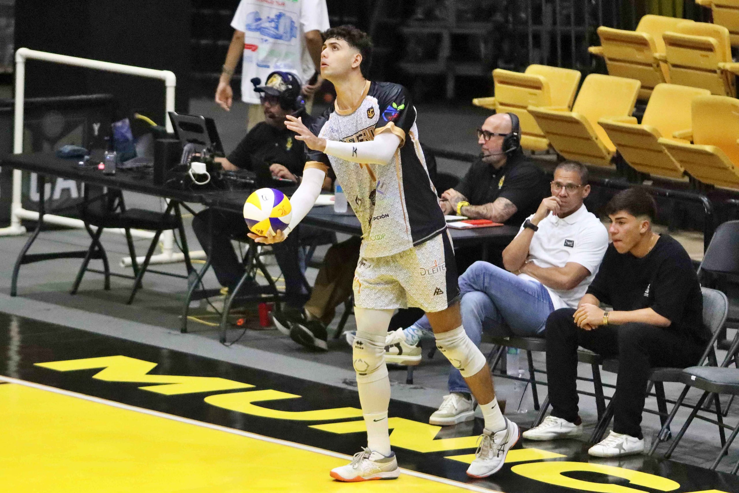 Axel Meléndez Watts es el Novato del Año.