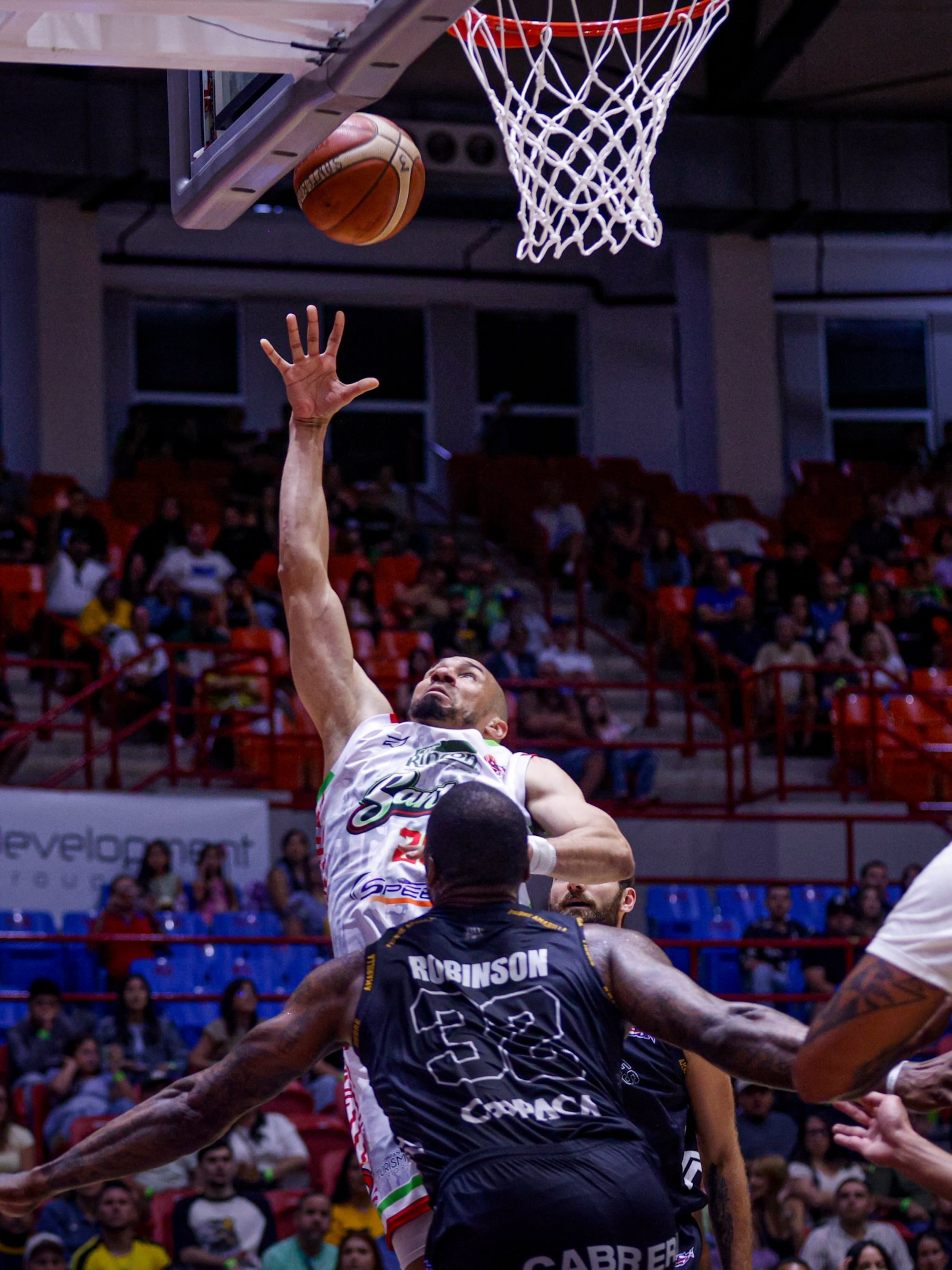 Rigoberto Mendoza fue el mejor por lo santeros con 27 puntos.