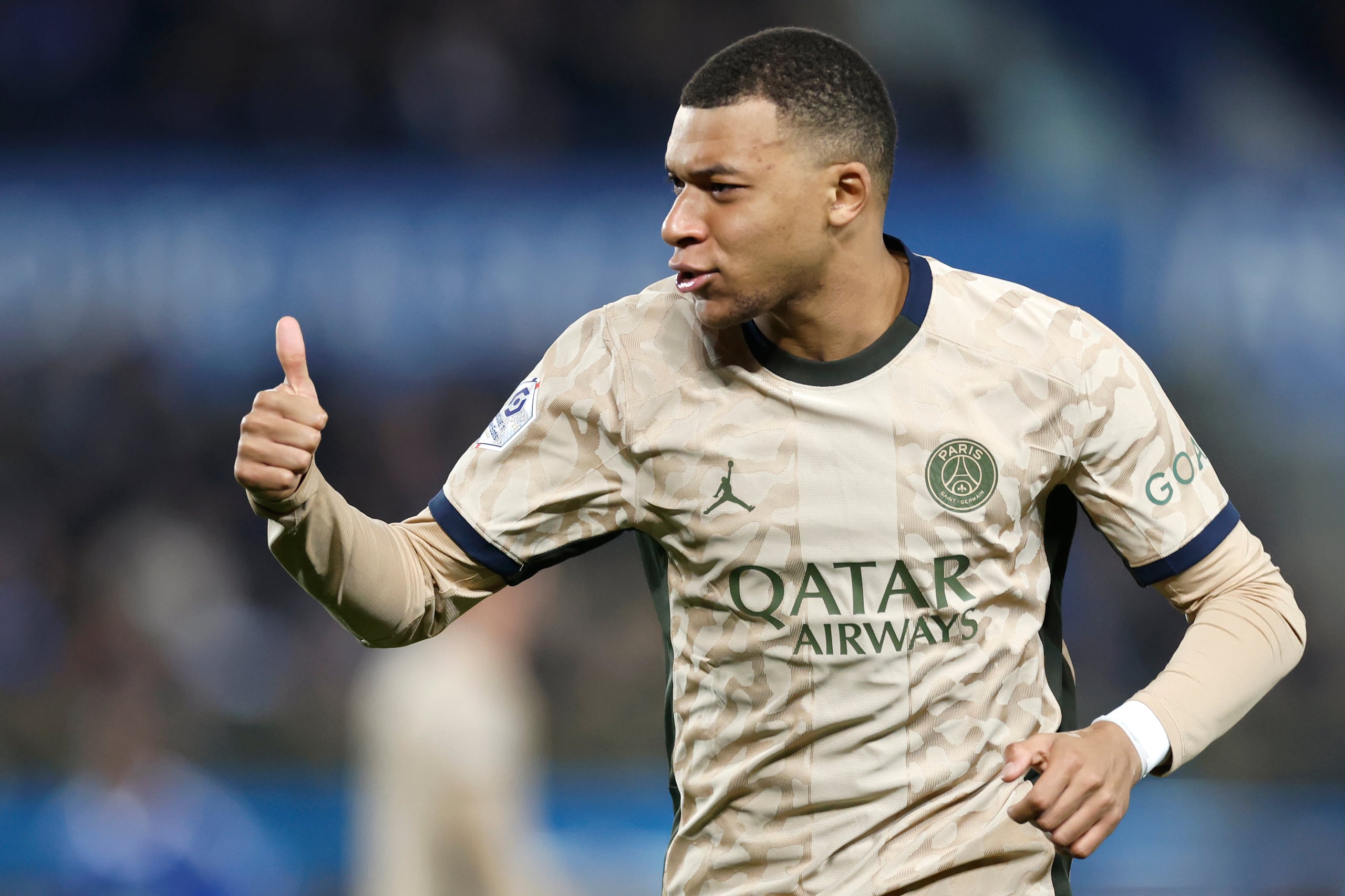 Kylian Mbappé, del París Saint-Germain, festeja durante el partido ante el Estrasburgo, el viernes 2 de febrero de 2024 (AP Foto/Jean-Francois Badias)
