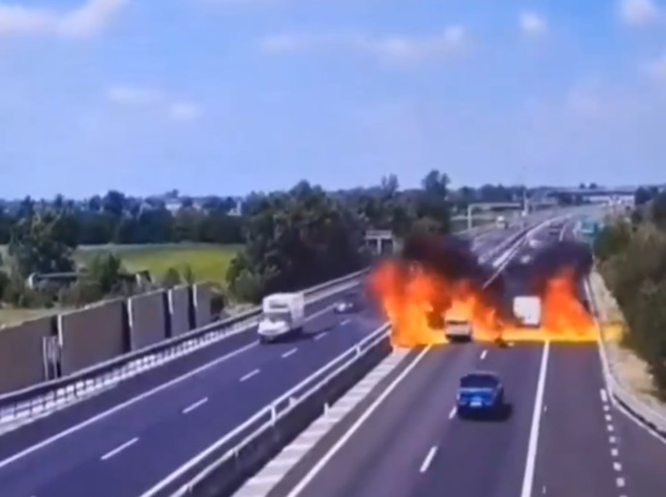 En el siniestro fallecieron instantáneamente los dos ocupantes de la avioneta.
