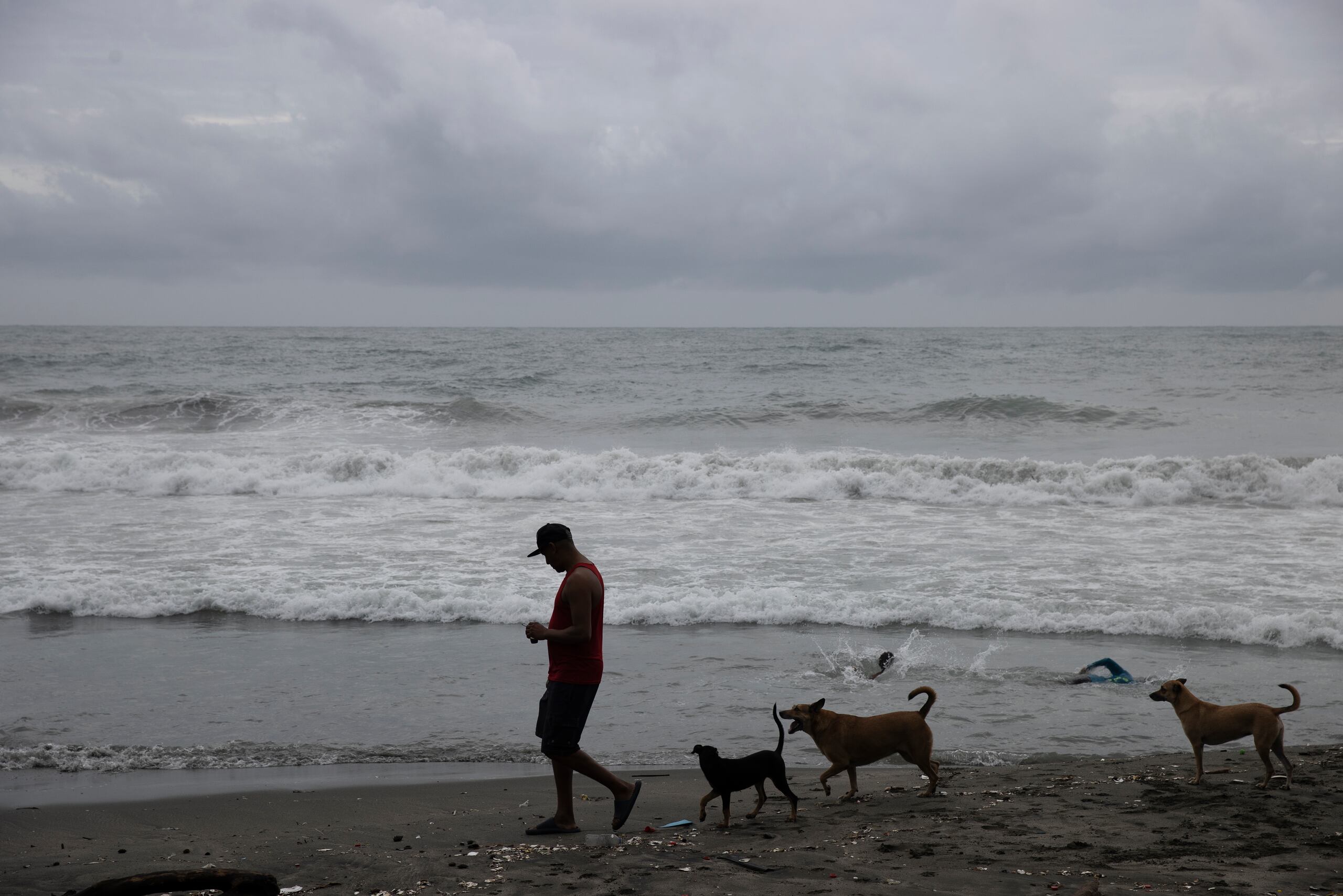 Las condiciones marítimas comenzarán a deteriorarse mañana, lunes.