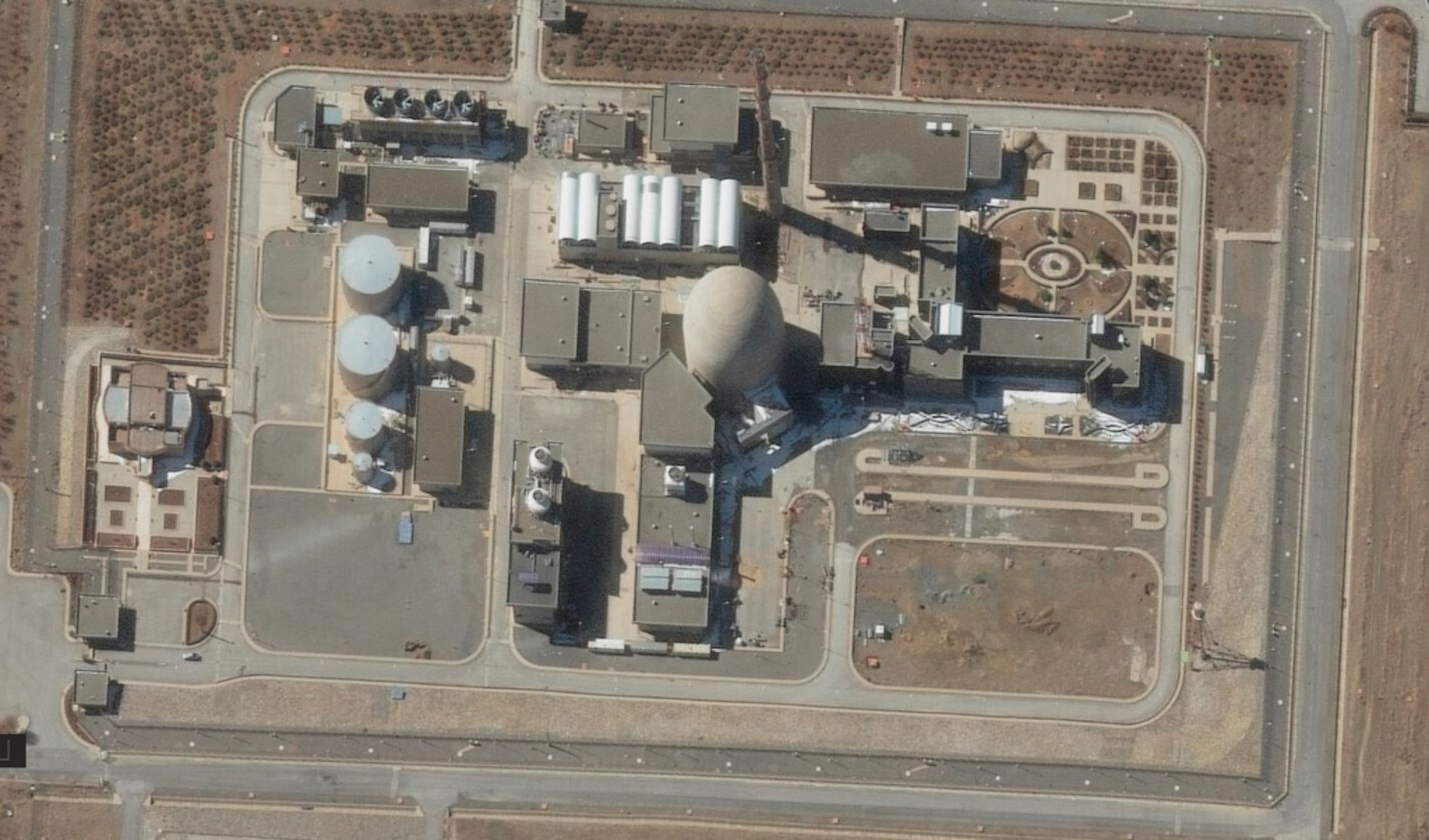 Esta imagen satelital proporcionada por Maxar Technologies muestra el reactor de agua pesada de Arak en Irán el 15 de febrero de 2025.