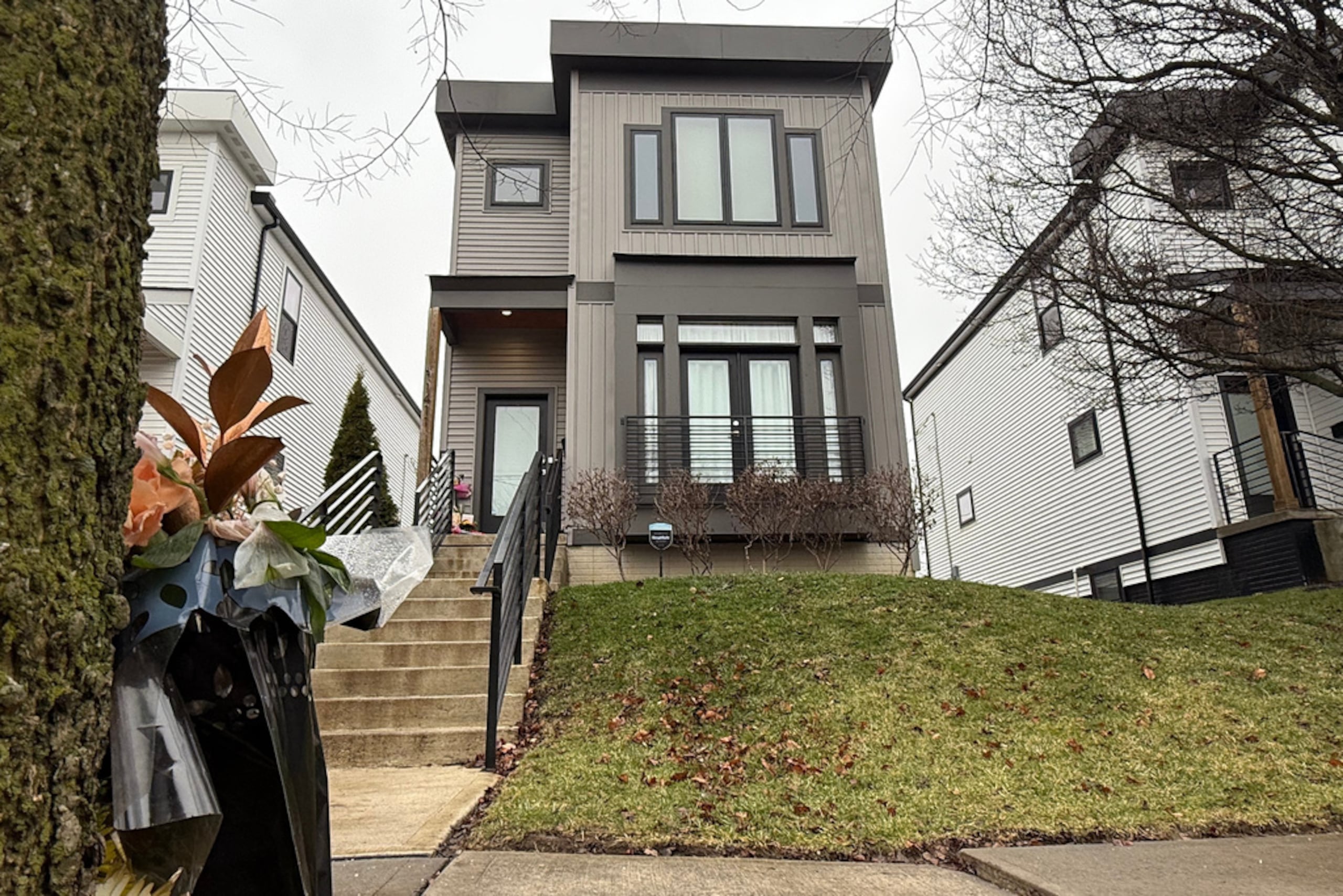 La policía de Columbus encontró al doctor Spencer Tepe, un dentista de 37 años, y a Monique Tepe, de 39, con heridas de bala en el segundo piso de su casa alrededor de las 10 a.m. del 30 de diciembre.