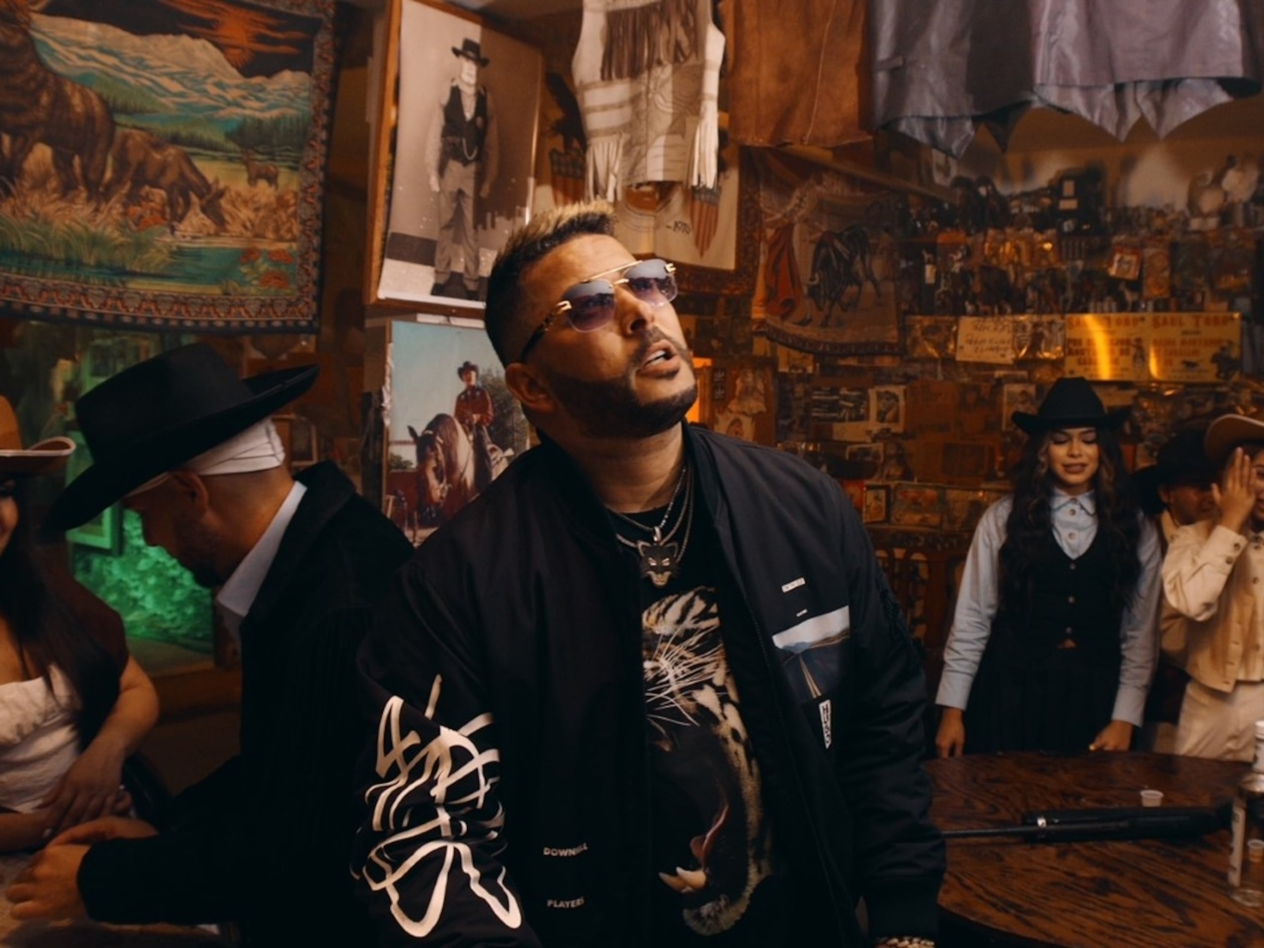 El nuevo sencillo sigue la línea del romance.