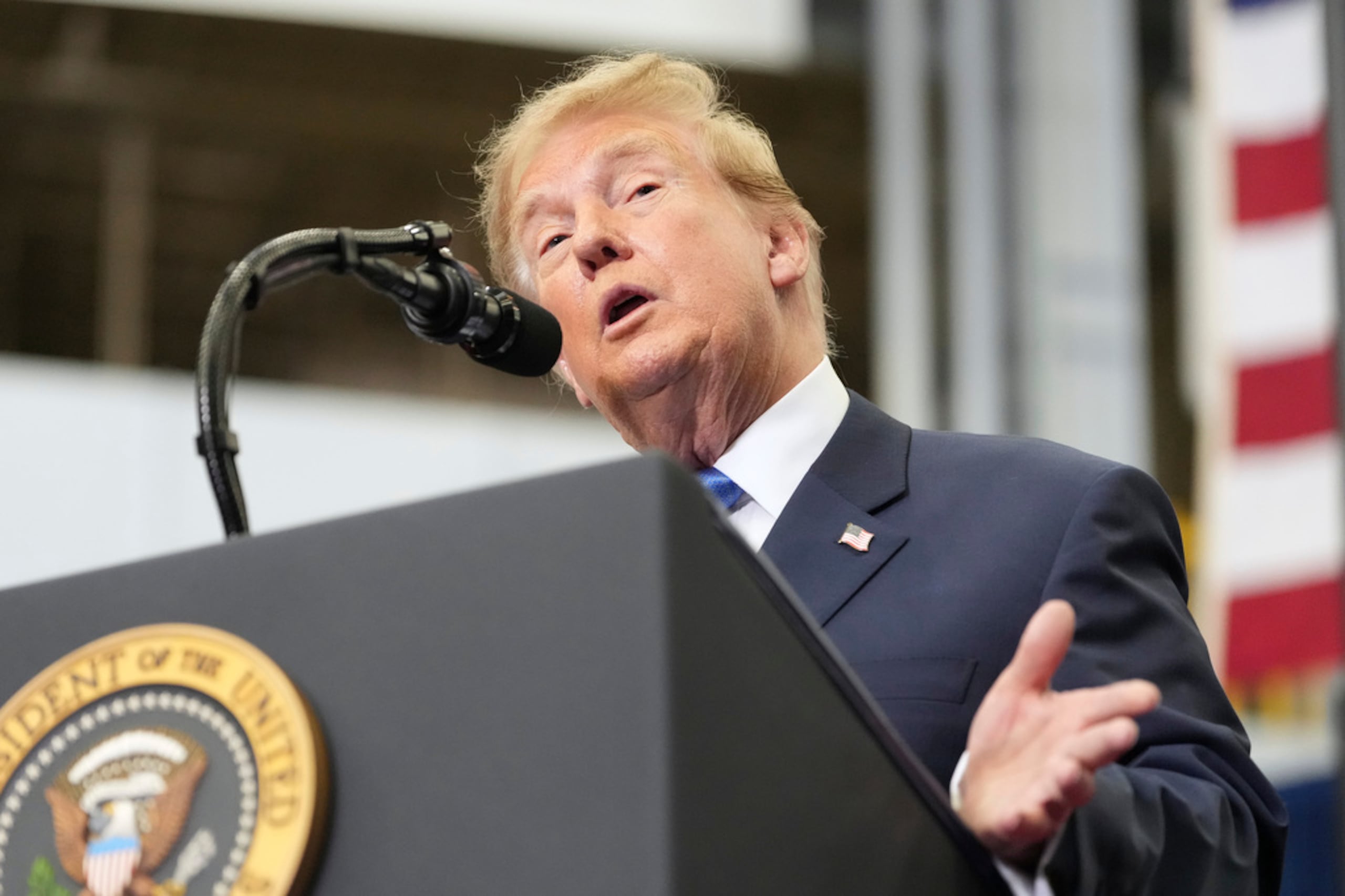 Donald Trump ha promovido la construcción de centros de datos frente a quienes denuncian los efectos negativos para el clima y el bolsillo de los estadounidenses.
