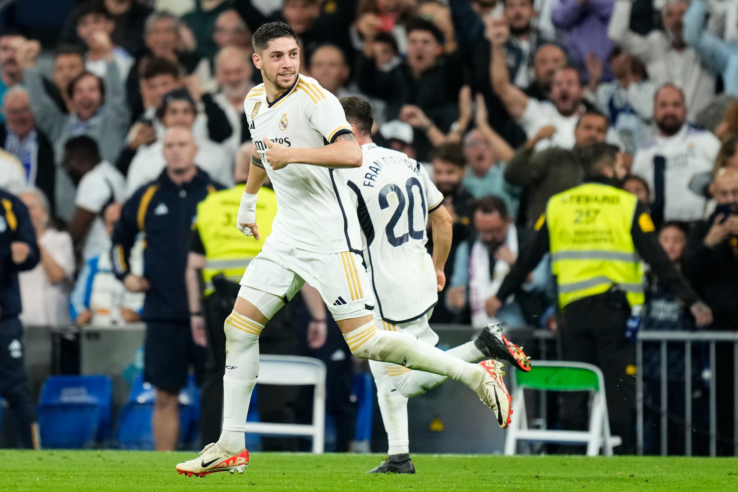 Federico Valverde, del Real Madrid, sonríe tras anotar el primer gol en la victoria 2-1 ante la Real Sociedad.