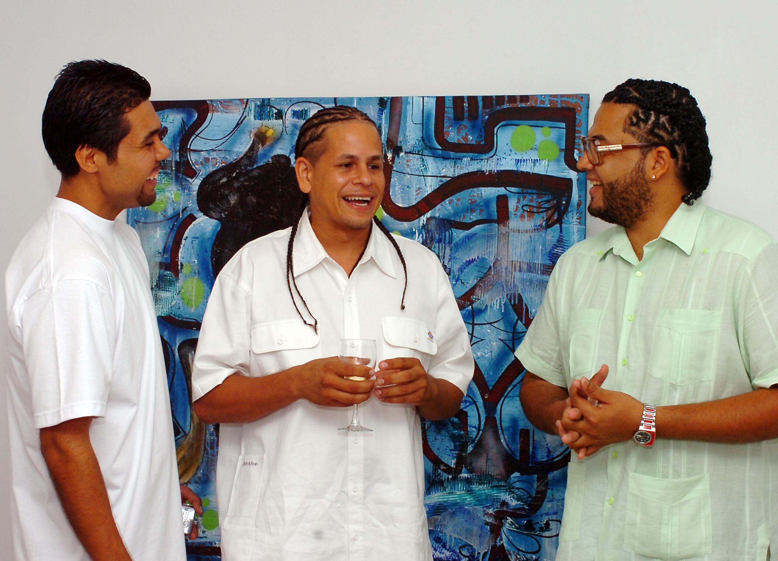 Desfile de modas de Rubén Darío en la galería Pintadera, en San Juan, el 27 de septiembre de 2006. En la foto, los tres artistas que expusieron sus obras durante la actividad: Omar "REK" Rosario, Eliezer "SKE" Pagán y Joshua "BIK" Santos.
