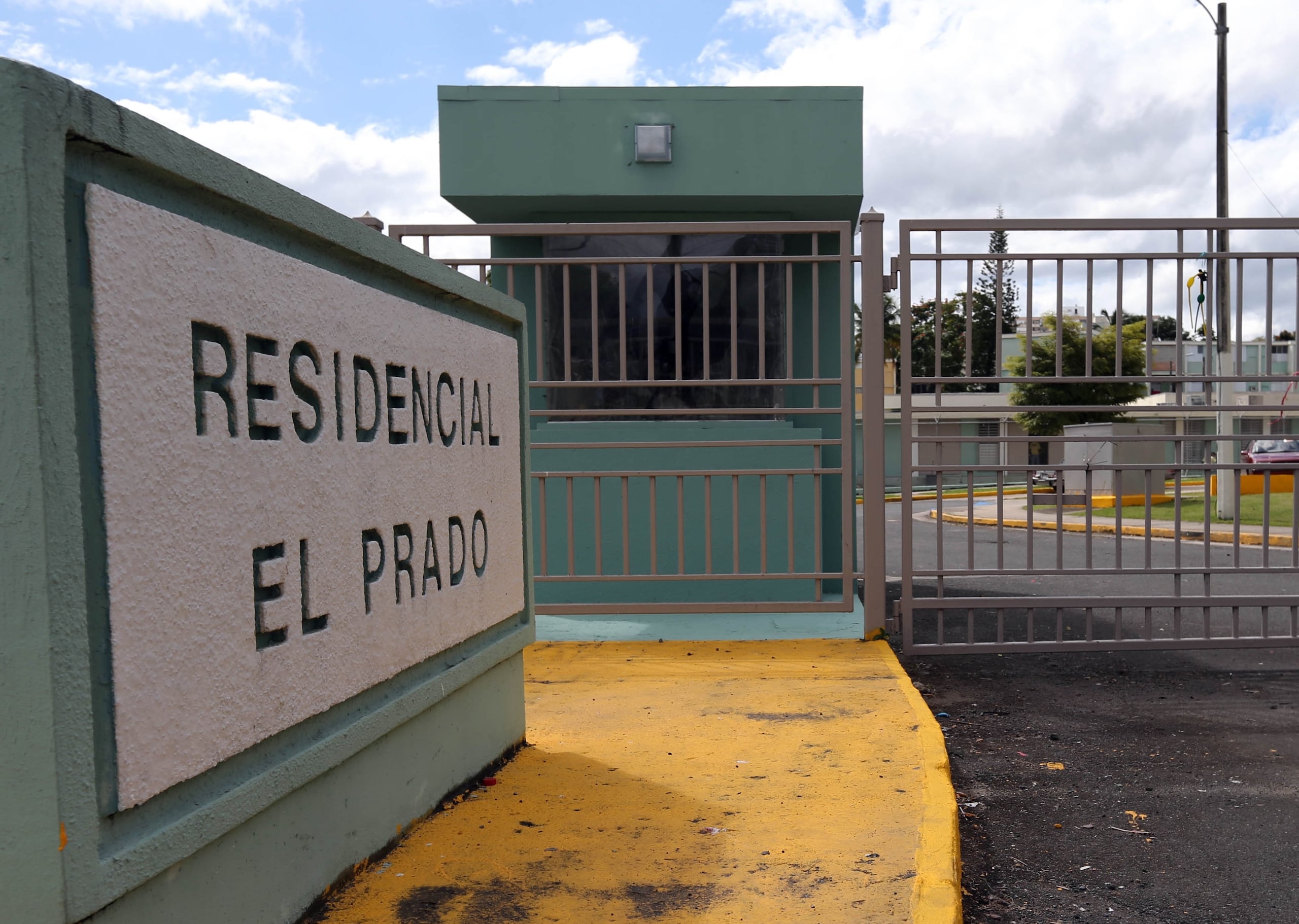 Entrada del residencial El Prado en Río Piedras.