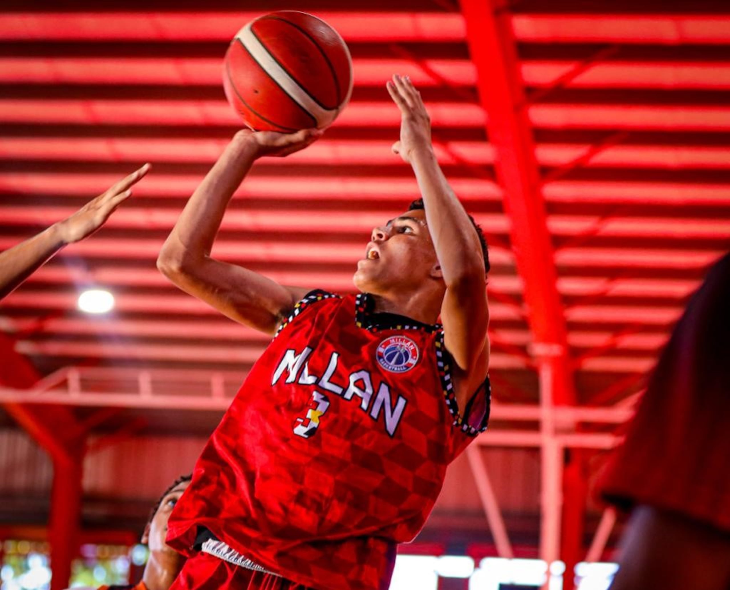 El armador de la Escuela Ángel P. Millán, Kaleb Santos.