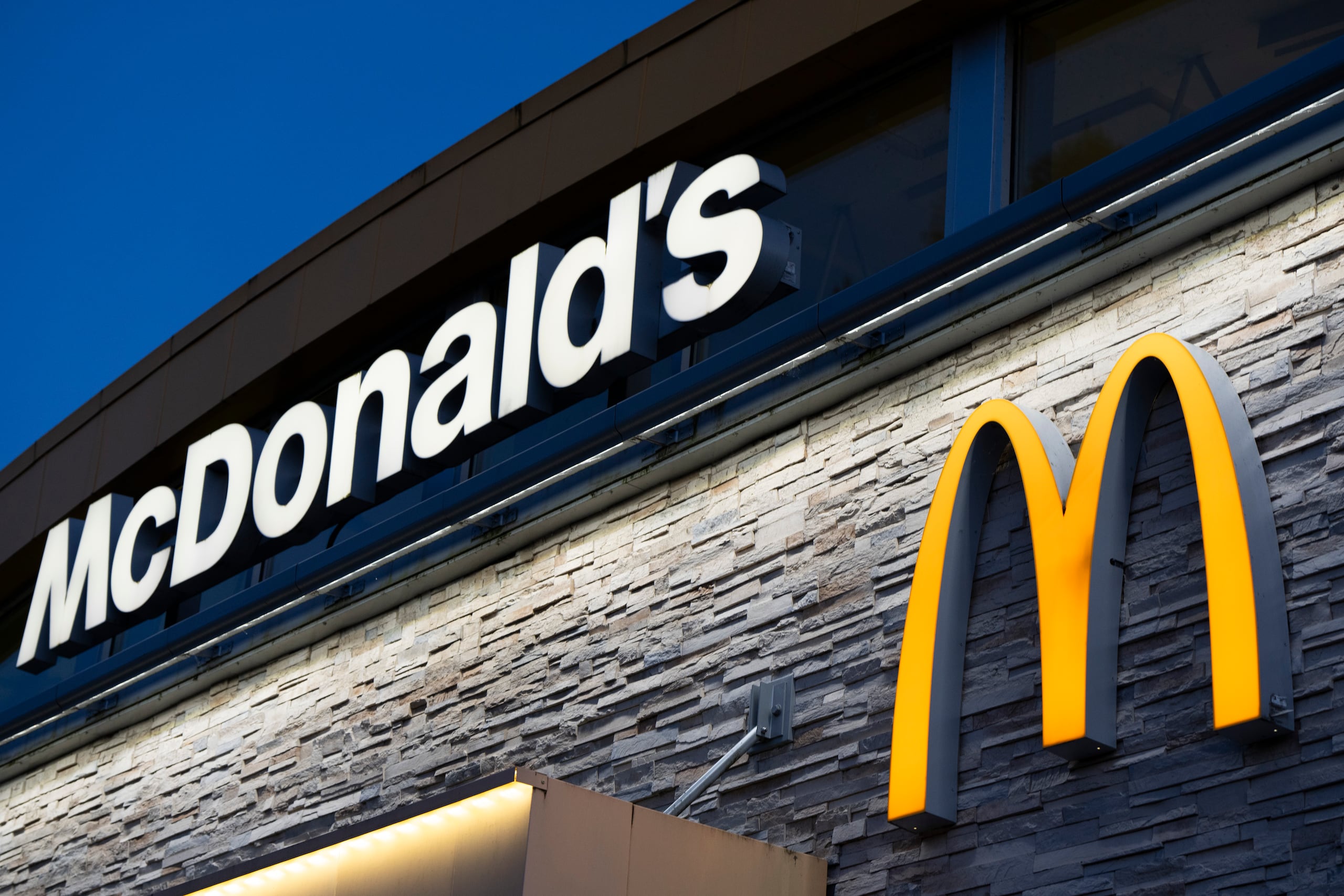 McDonald’s manifestó que la demanda está “llena de imprecisiones” y que se defenderá enérgicamente.